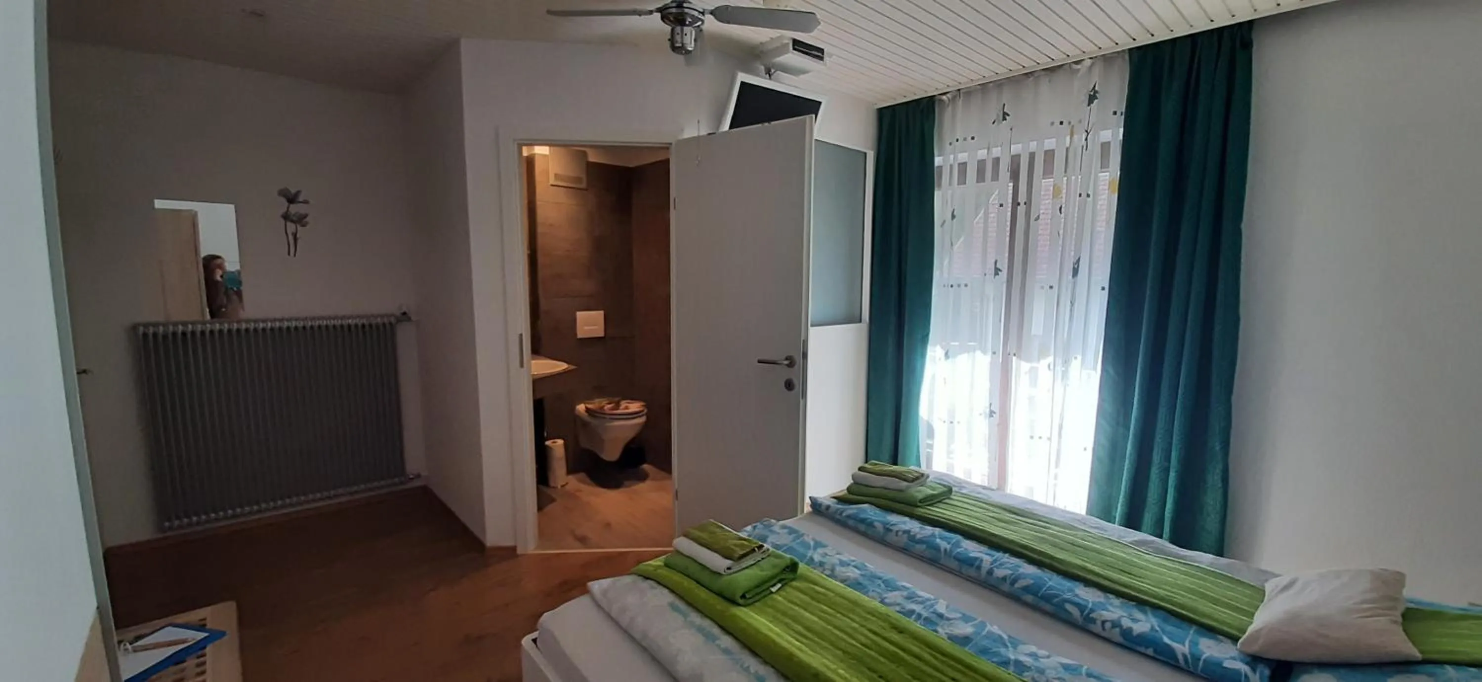 Photo of the whole room, Bed in Haus Sieben - Singer Lydia