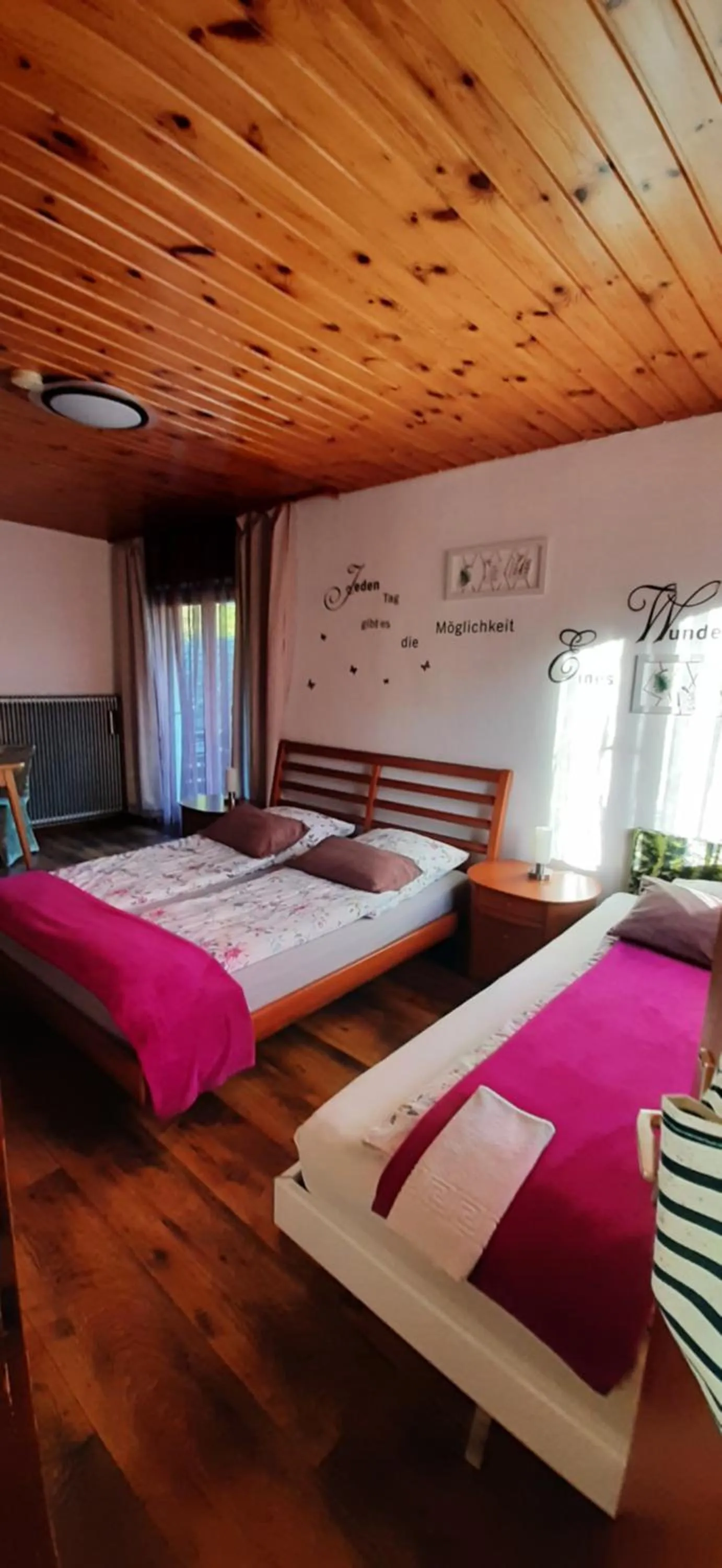 Bedroom, Bed in Haus Sieben - Singer Lydia