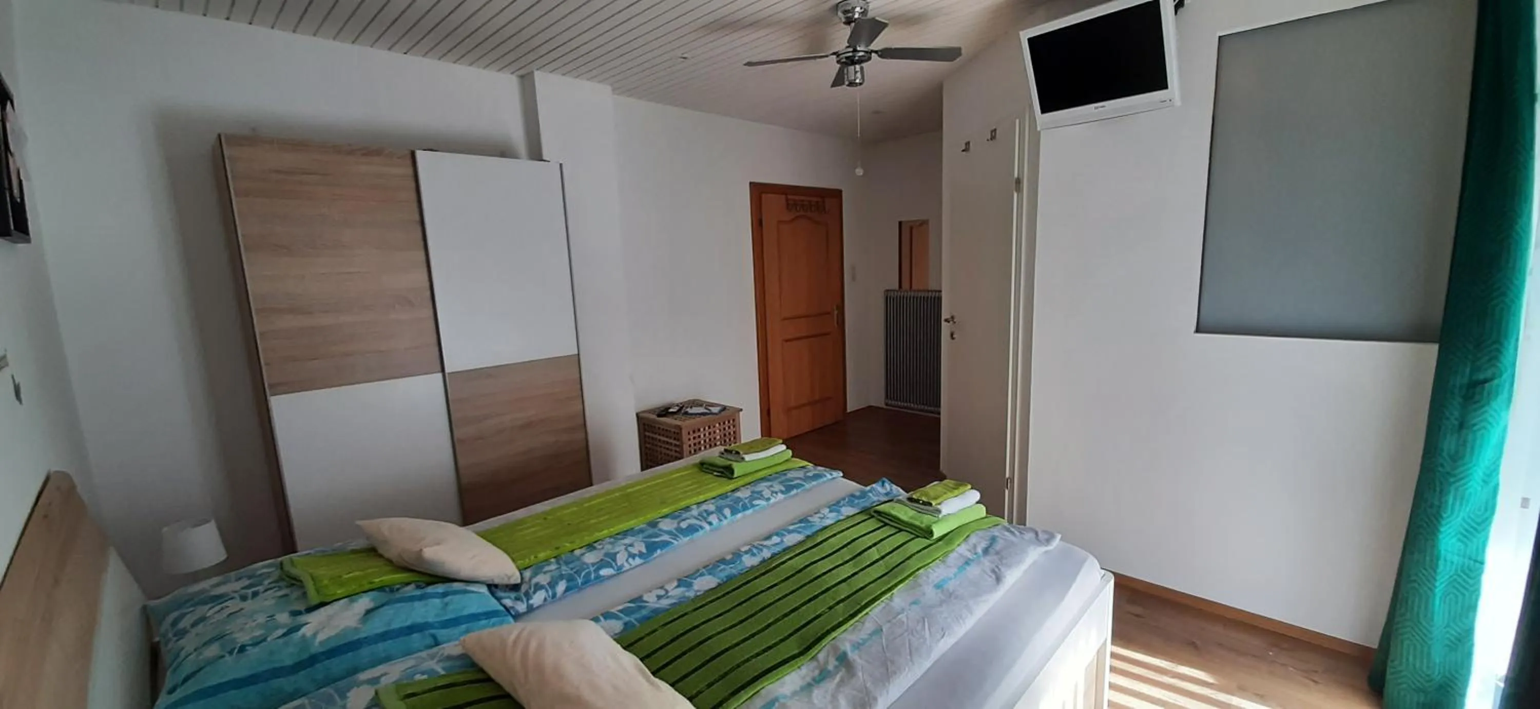 Photo of the whole room, Bed in Haus Sieben - Singer Lydia