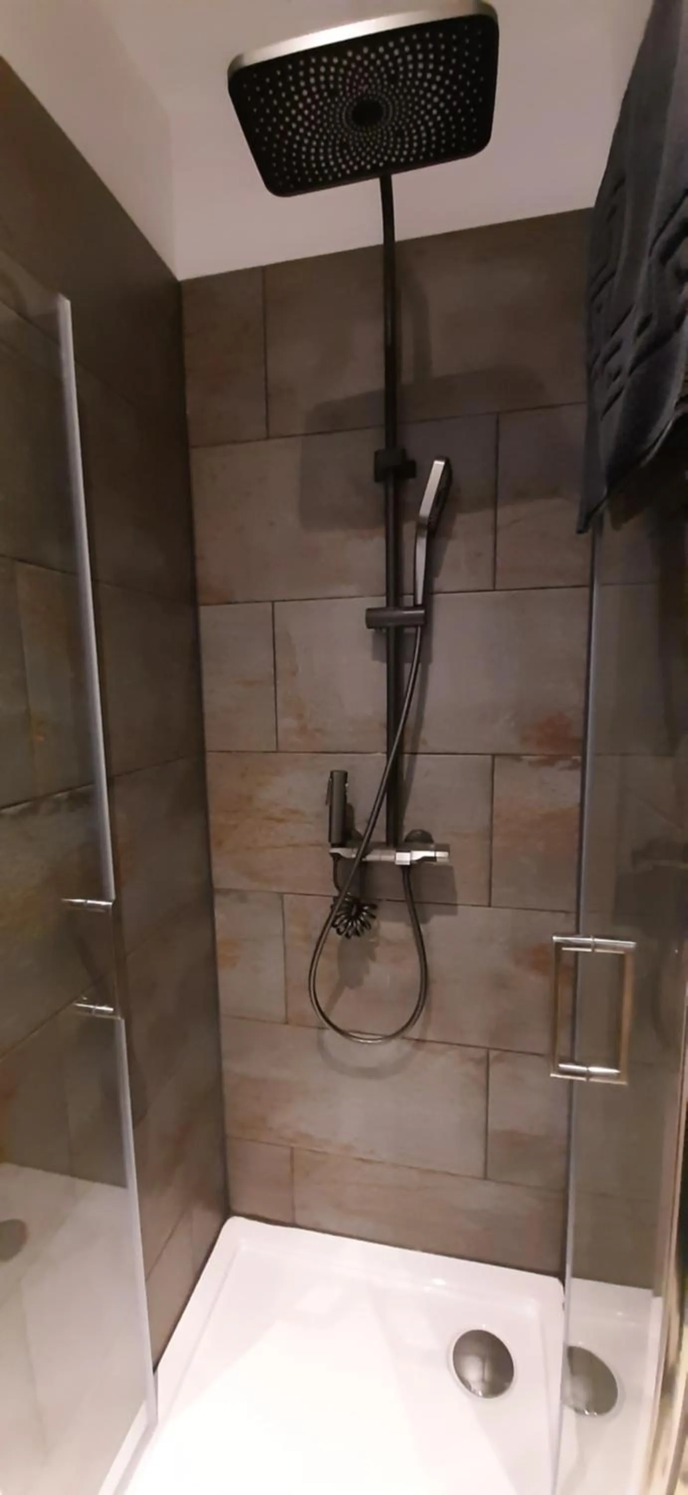 Haus Sieben - Singer Lydia