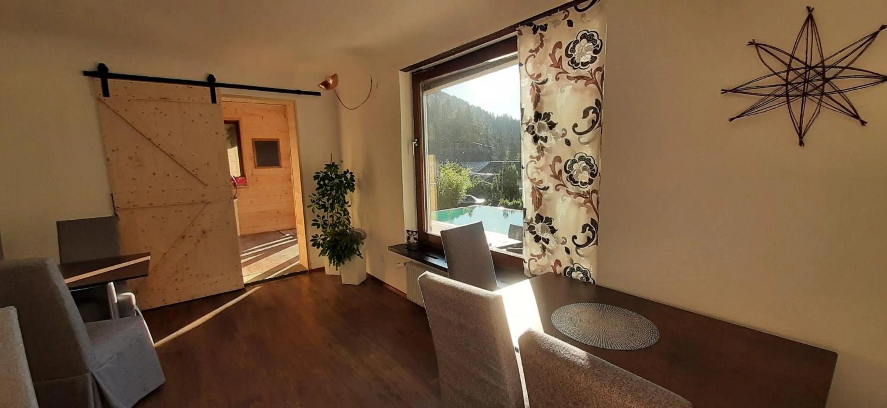 Breakfast in Haus Sieben - Singer Lydia