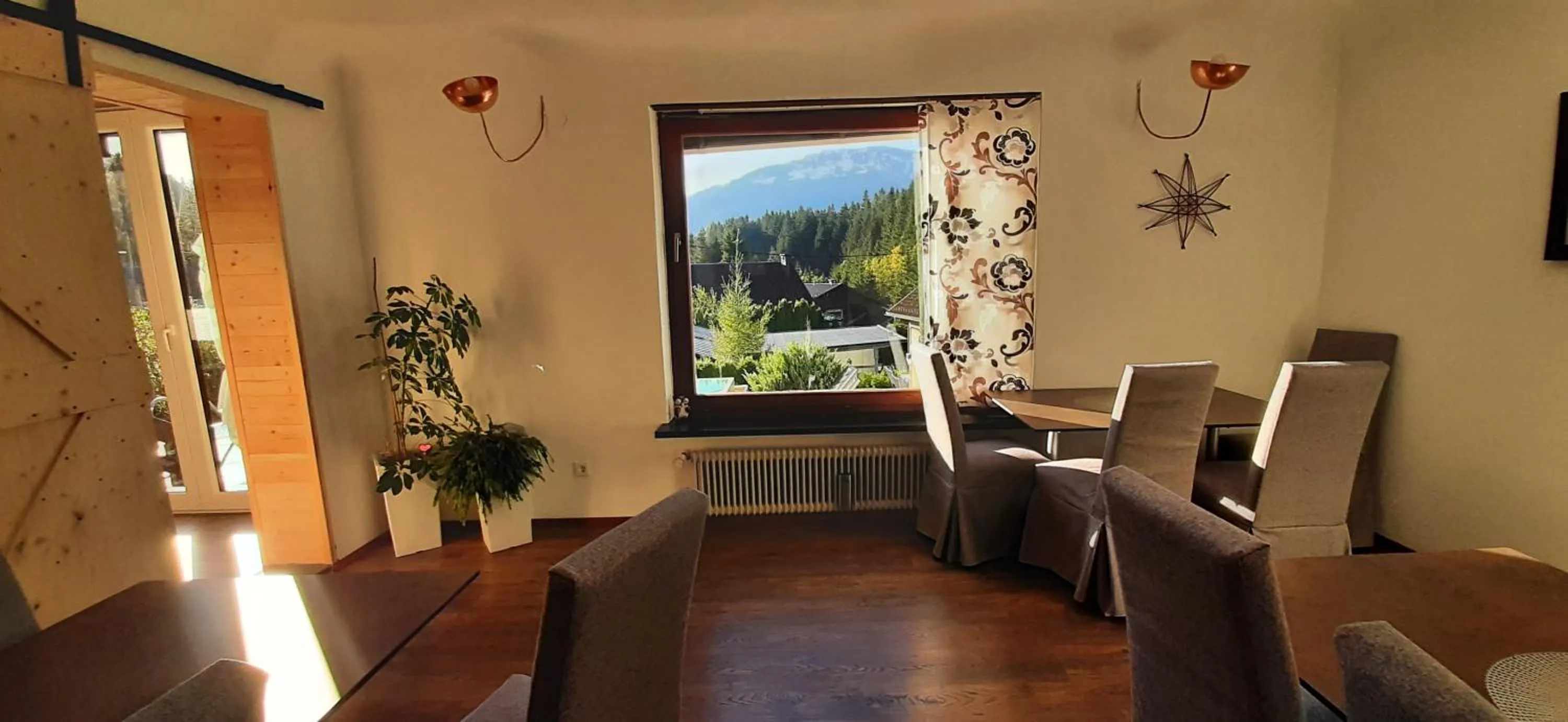 Breakfast in Haus Sieben - Singer Lydia