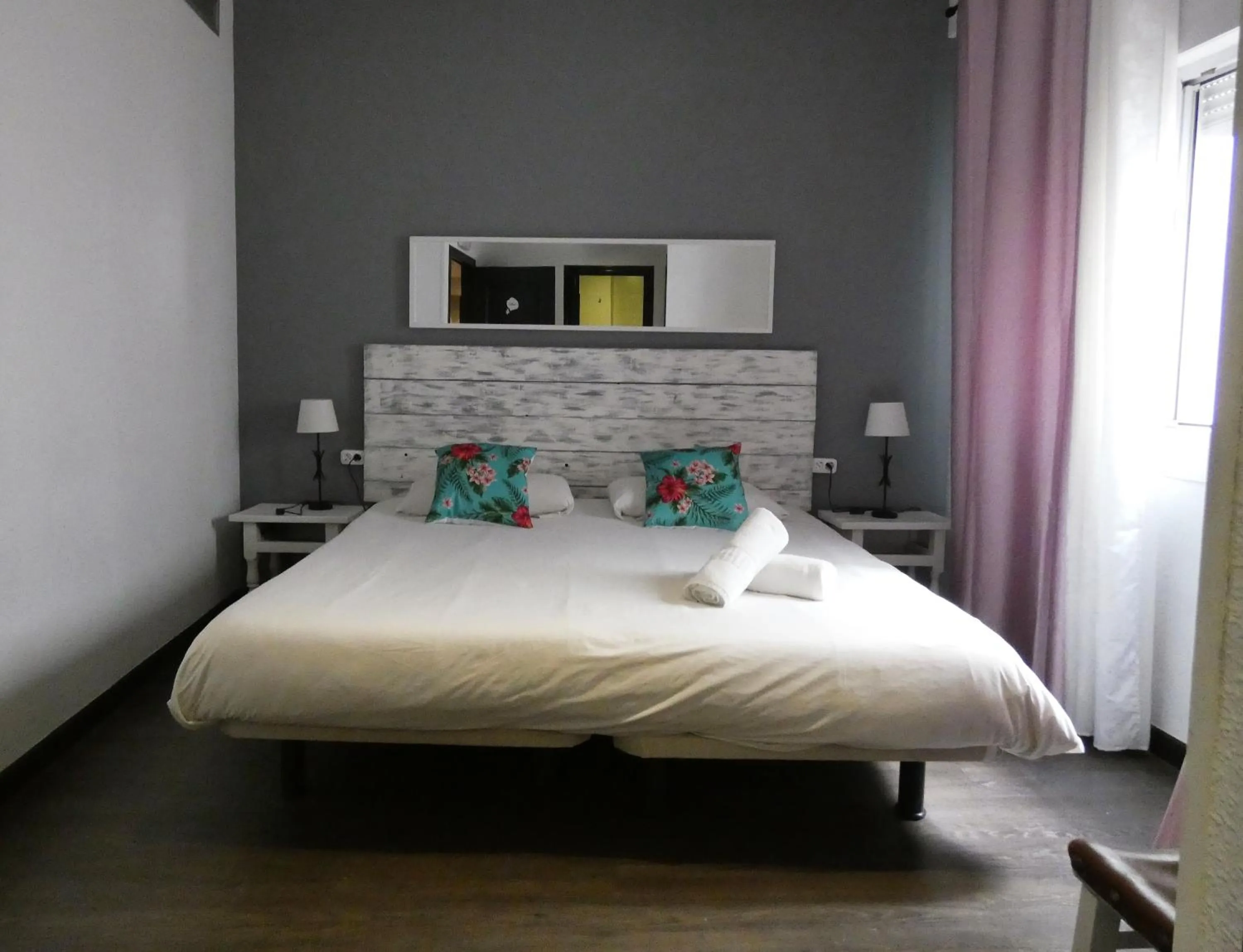 Photo of the whole room, Bed in Oasis Backpackers' Toledo