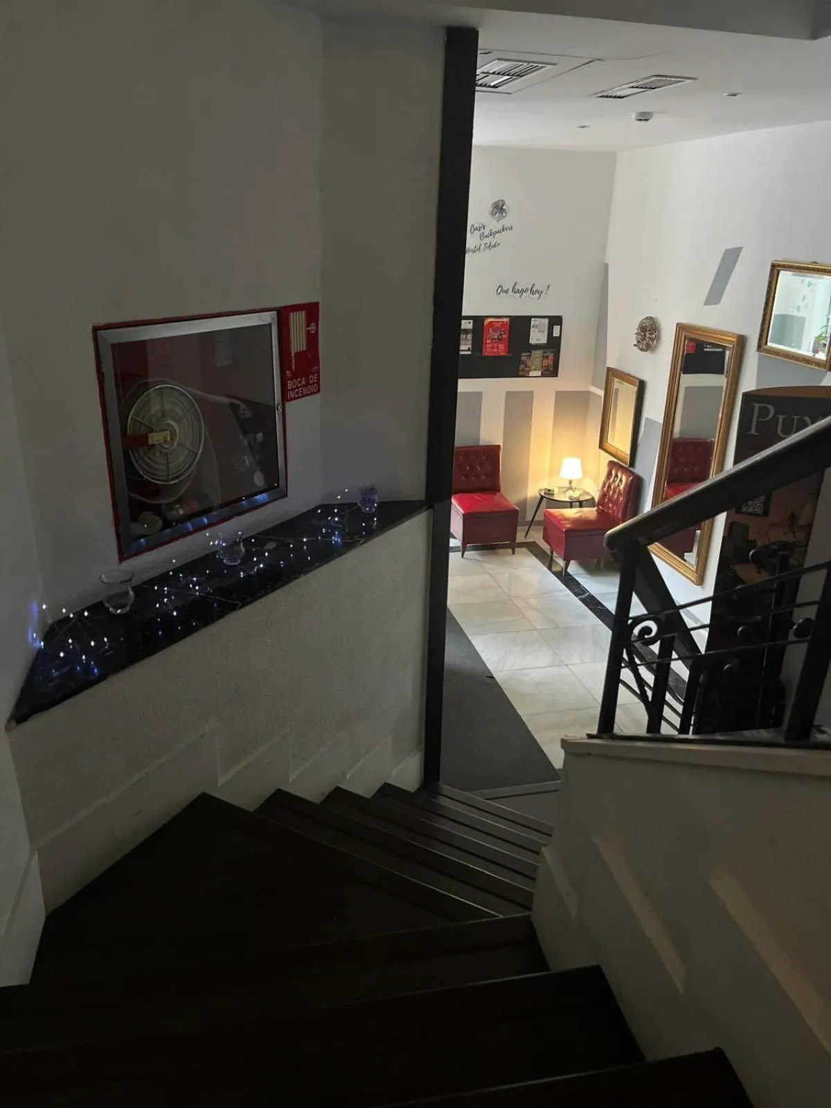 Property building in Oasis Backpackers' Toledo