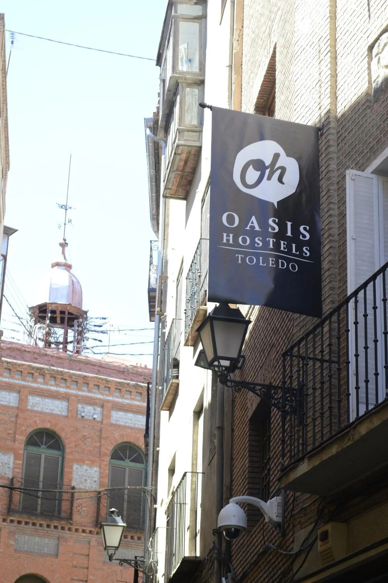 Facade/entrance in Oasis Backpackers' Toledo