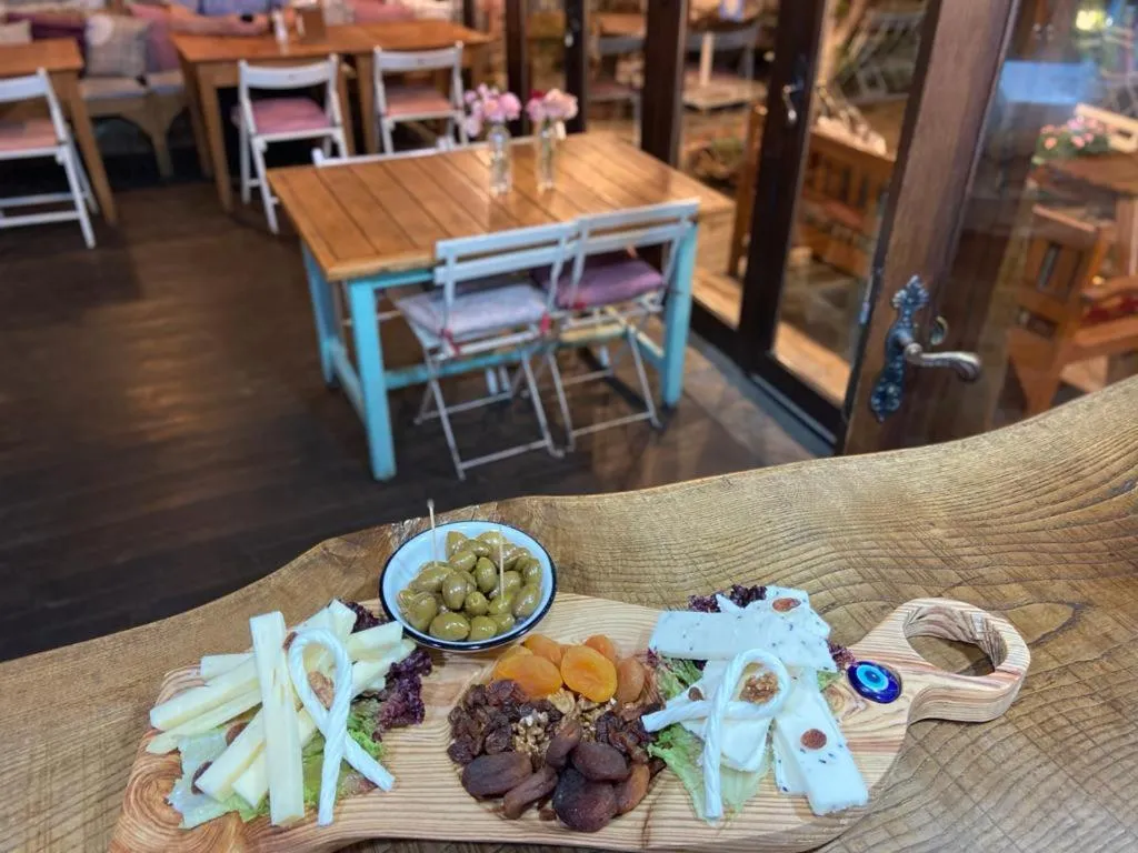 Restaurant/places to eat in Birgi Hotel Saliha Hanim Tas Konak