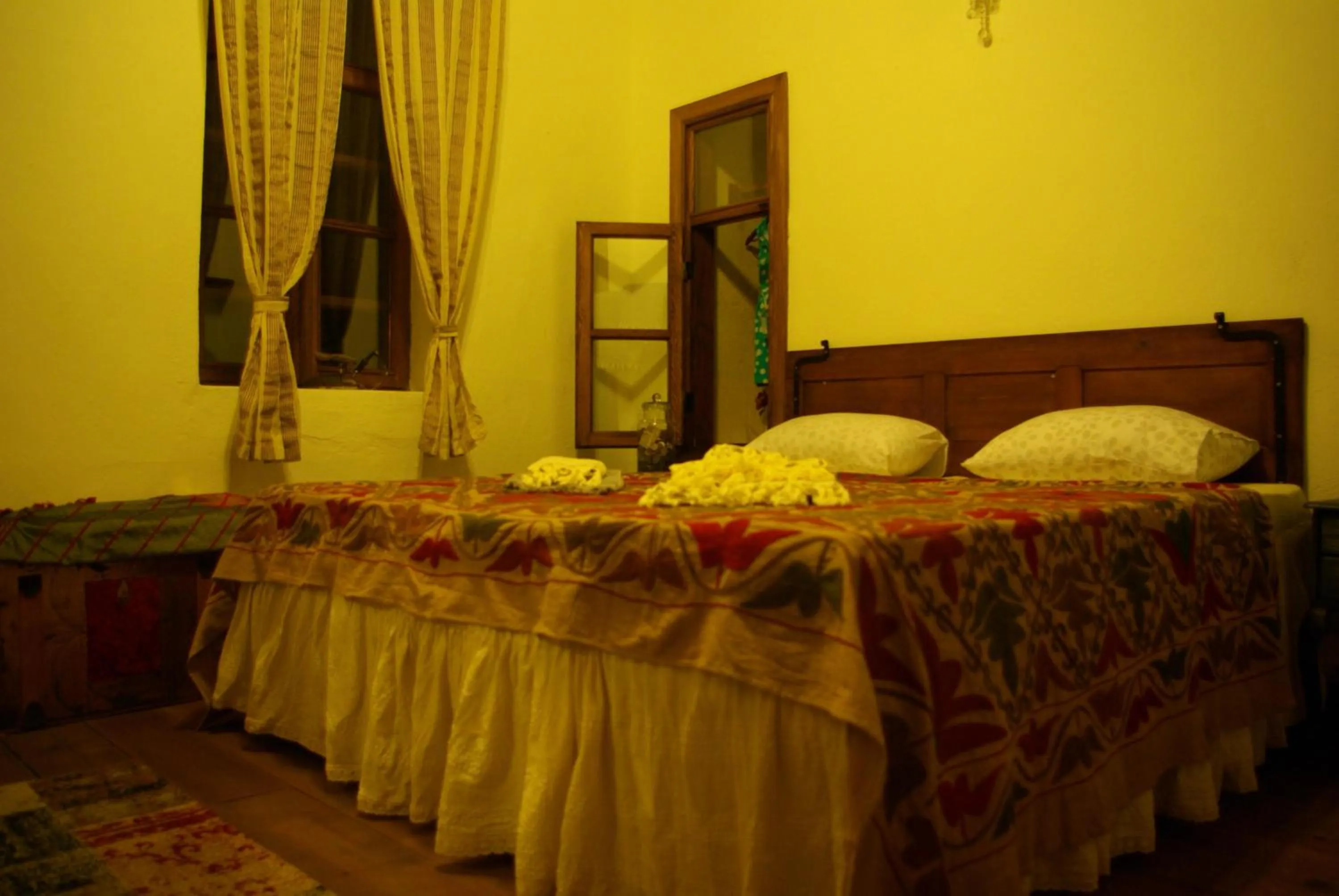 Photo of the whole room in Birgi Hotel Saliha Hanim Tas Konak