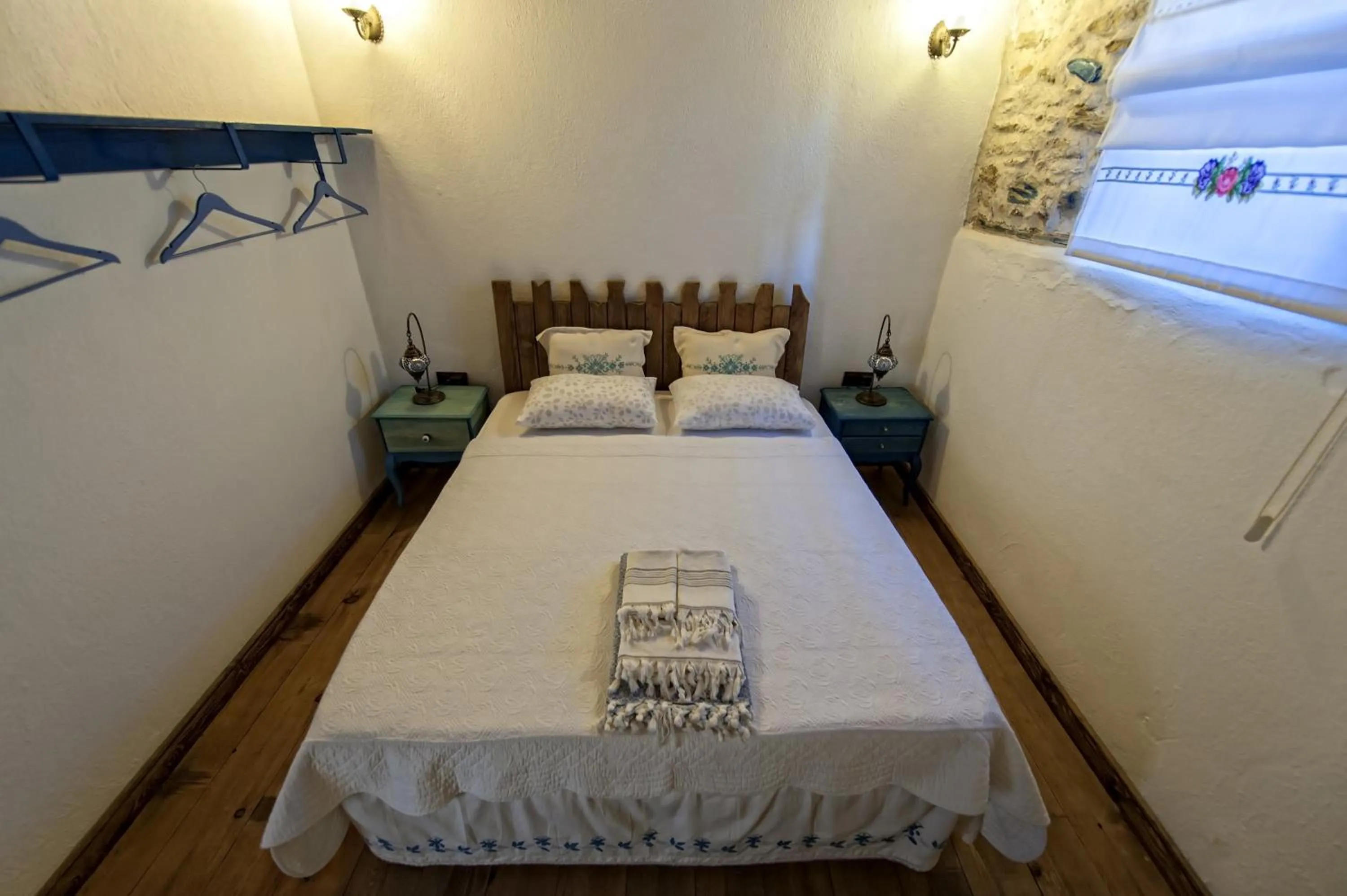 Photo of the whole room in Birgi Hotel Saliha Hanim Tas Konak