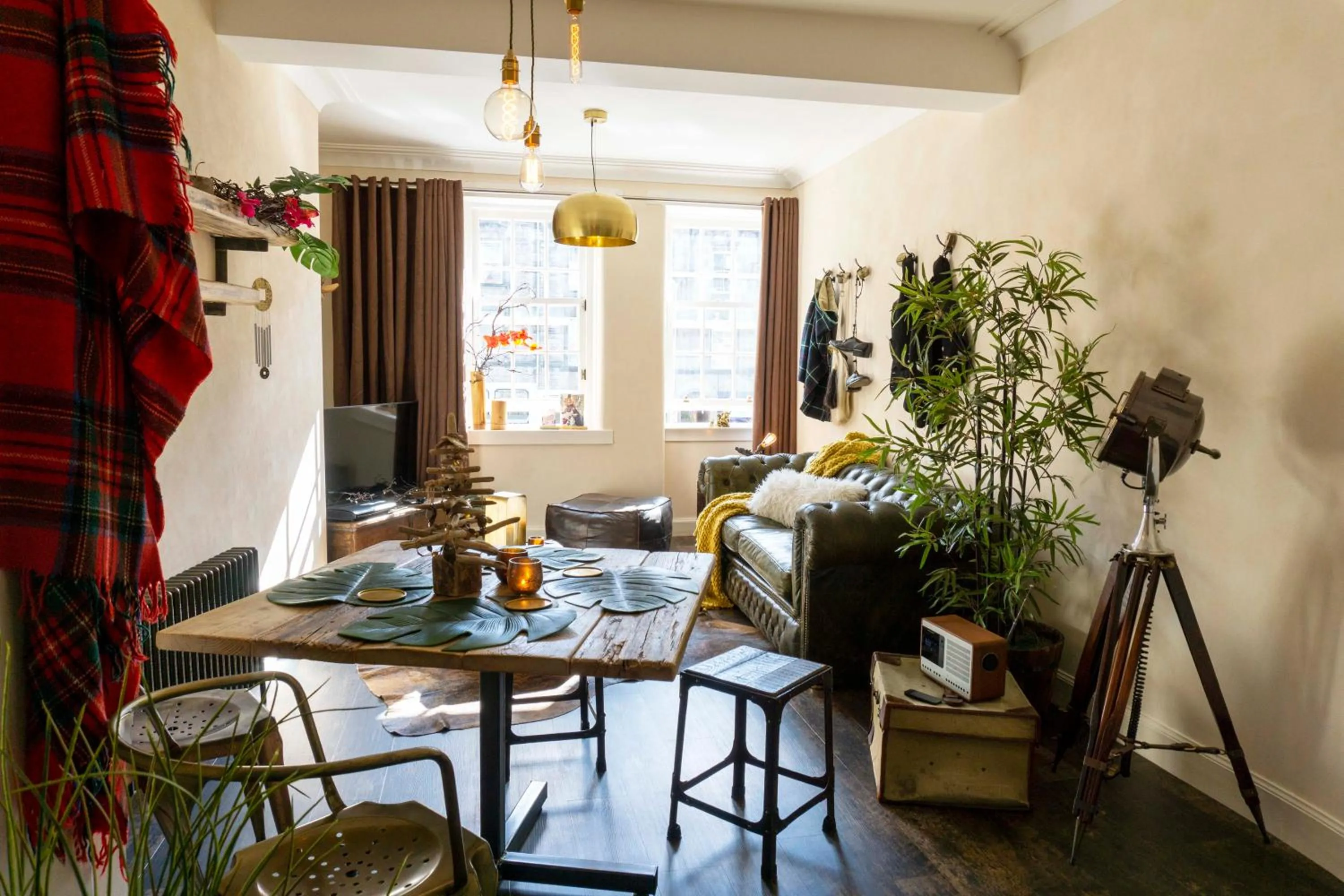 Dining area in Grassmarket Old Town Boutique Apartment