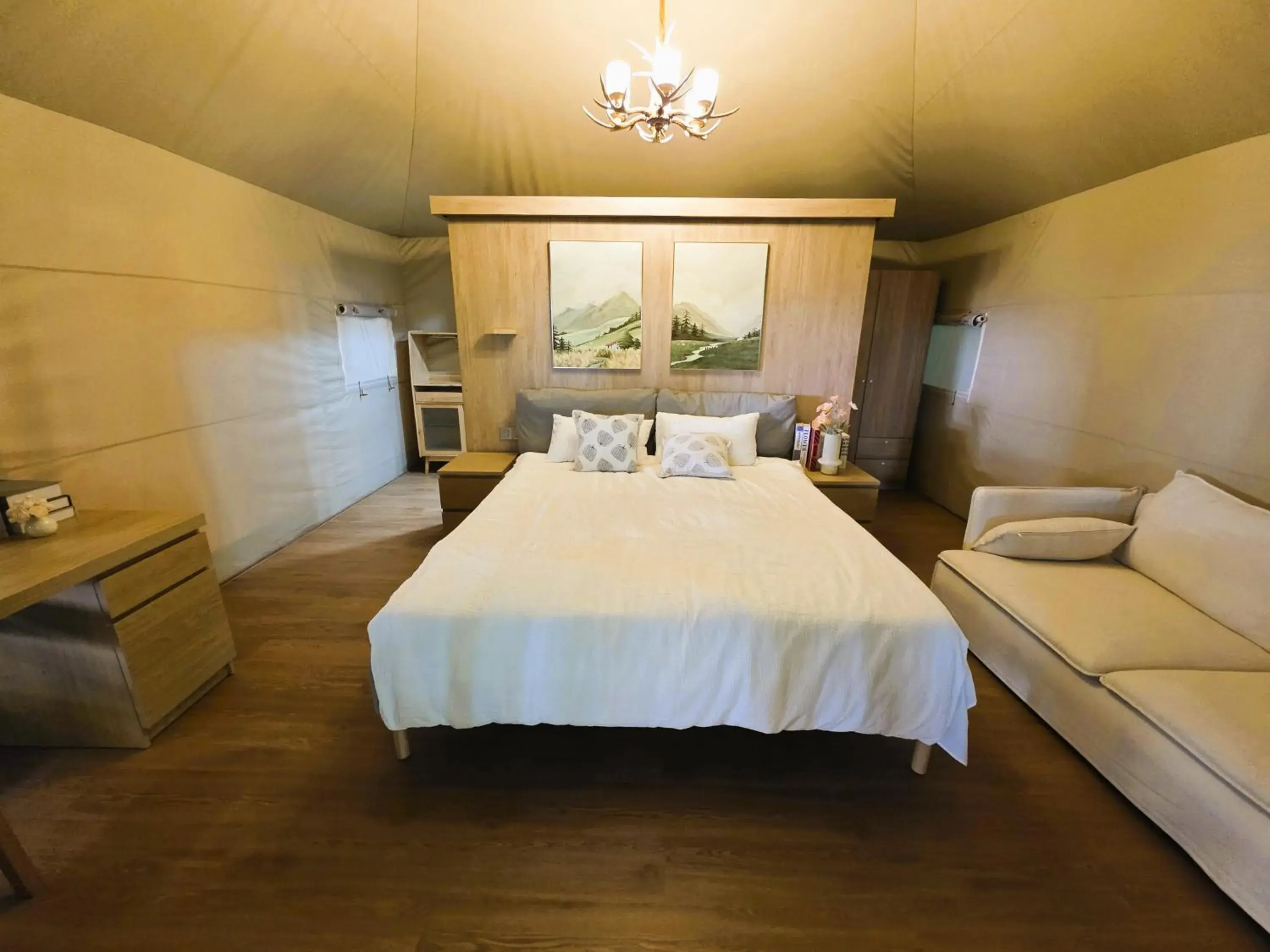 Premium Tent in Africa Safari Manyara Escarpment Premium Tent in Africa Safari Manyara Escarpment