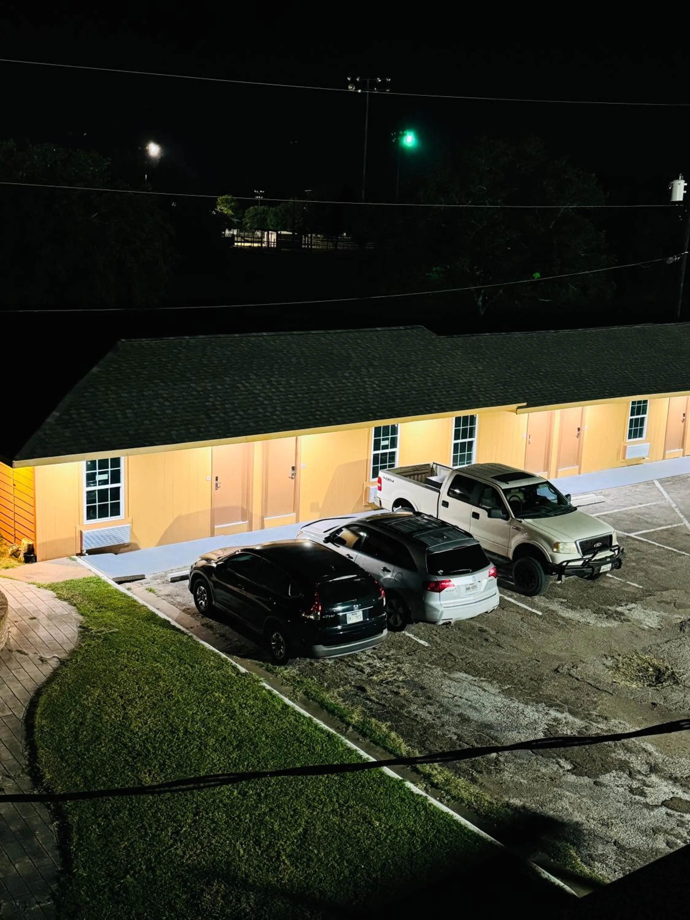 EXPRESS INN & Suites