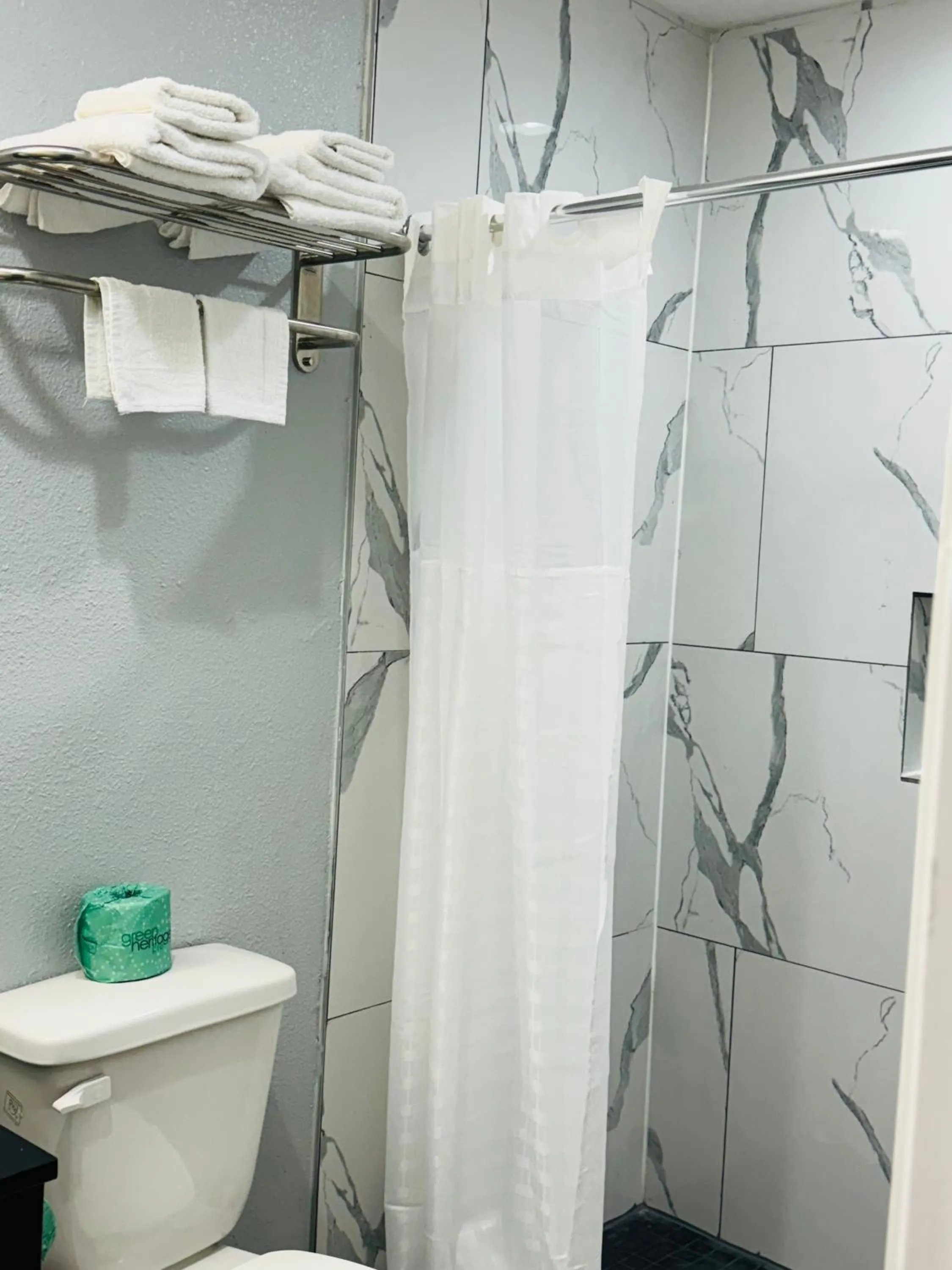 EXPRESS INN & Suites