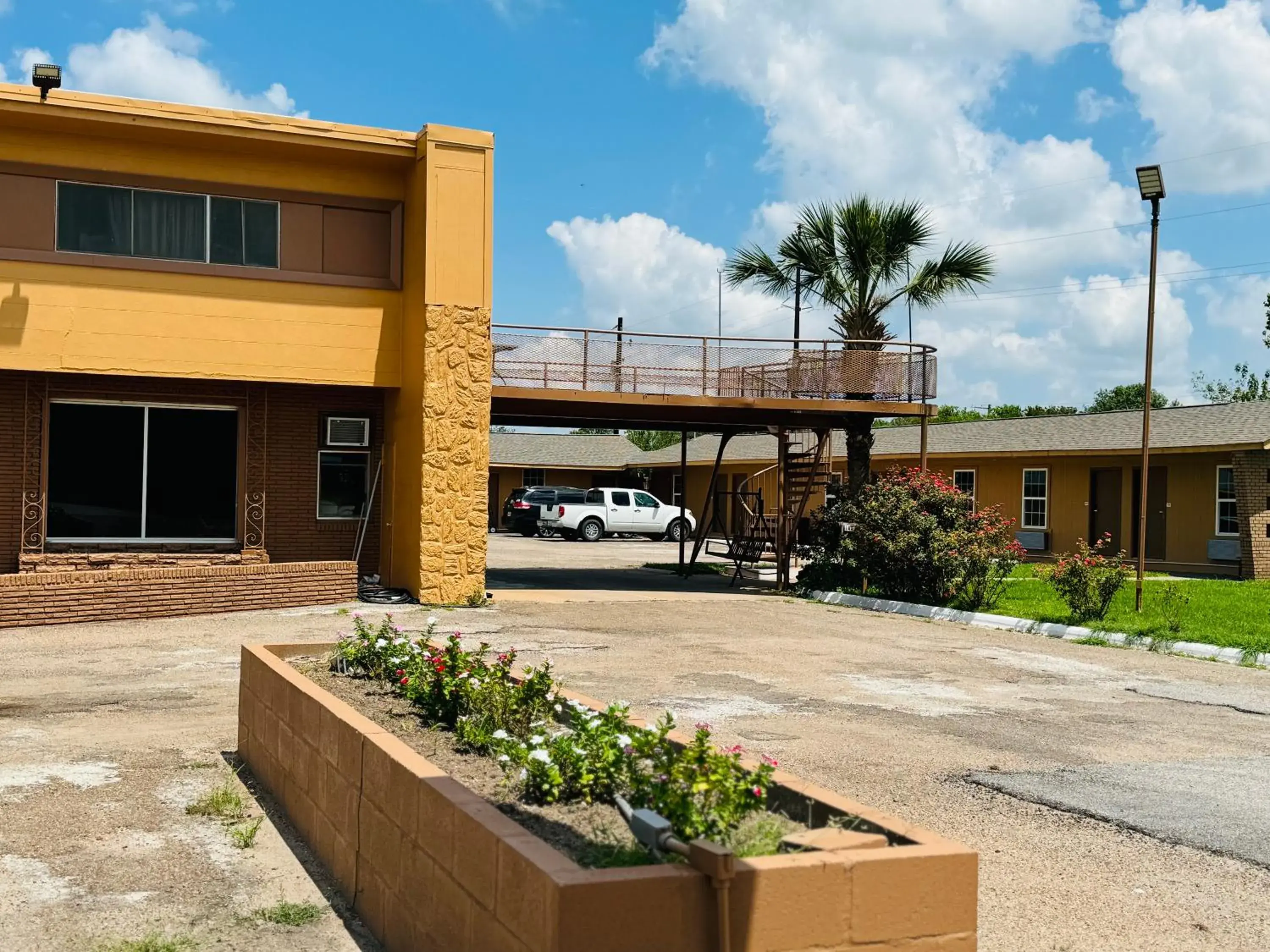 EXPRESS INN & Suites EXPRESS INN & Suites