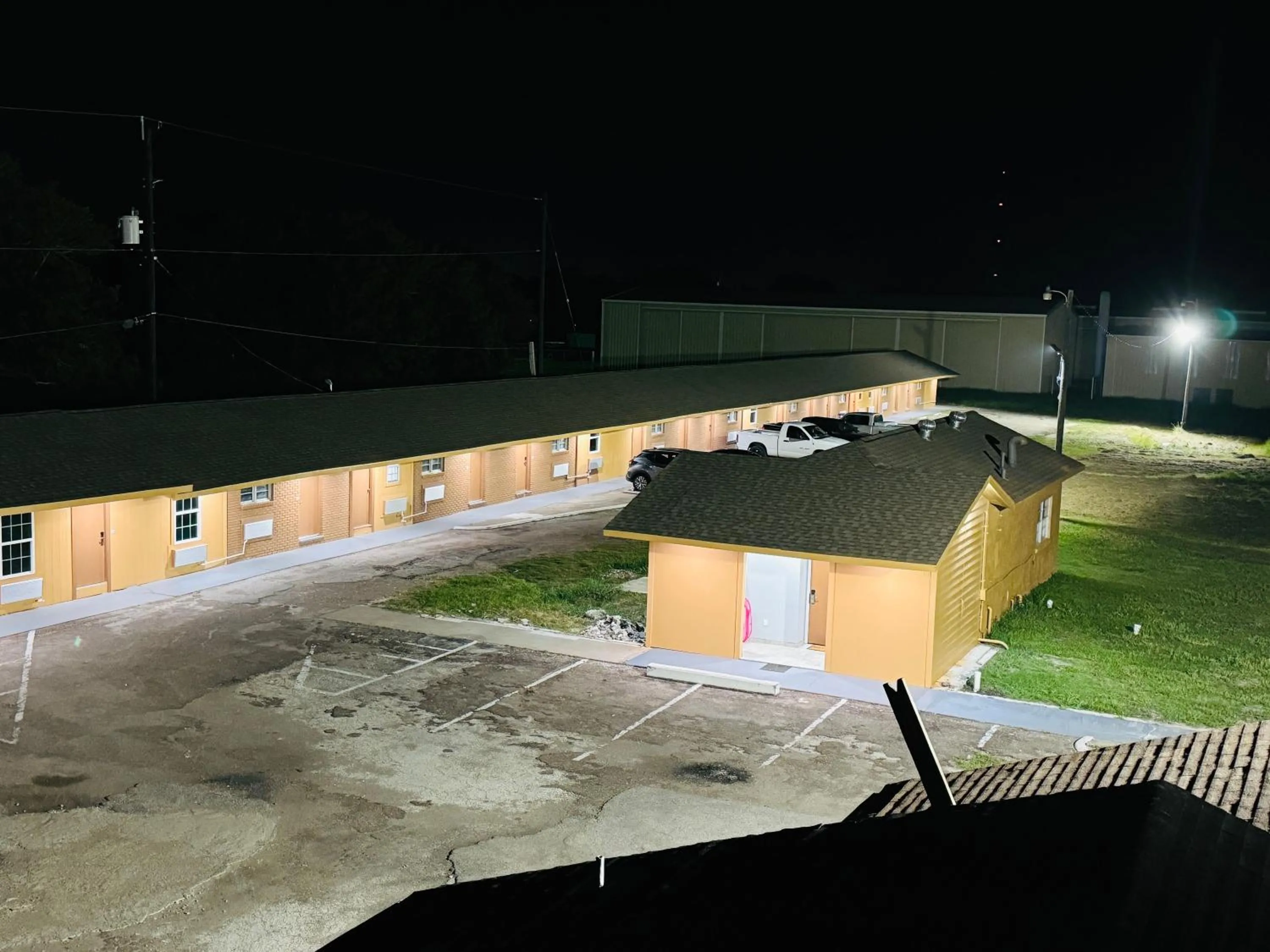 EXPRESS INN & Suites