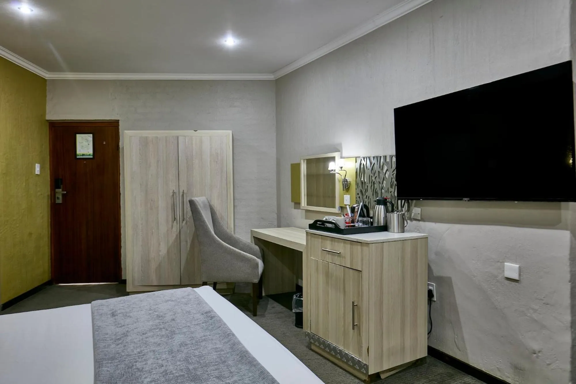 TV and multimedia in Cresta Marang Gardens Hotel