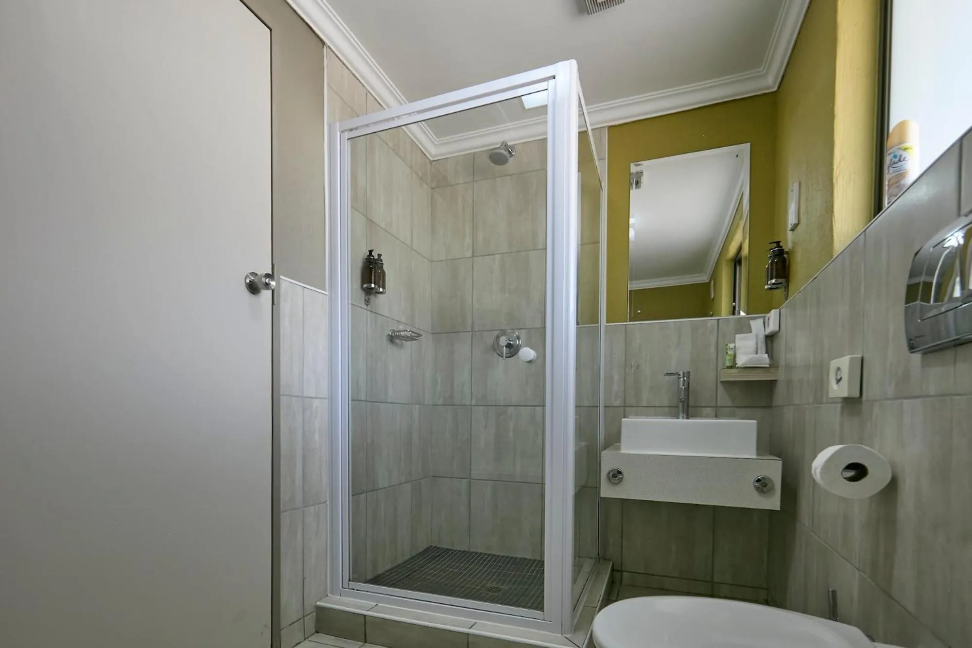 Shower in Cresta Marang Gardens Hotel