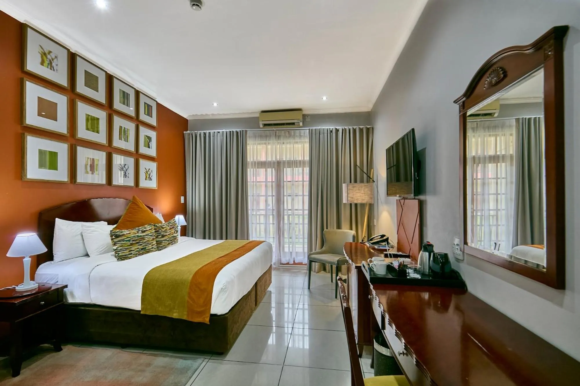 Bed in Cresta Marang Gardens Hotel