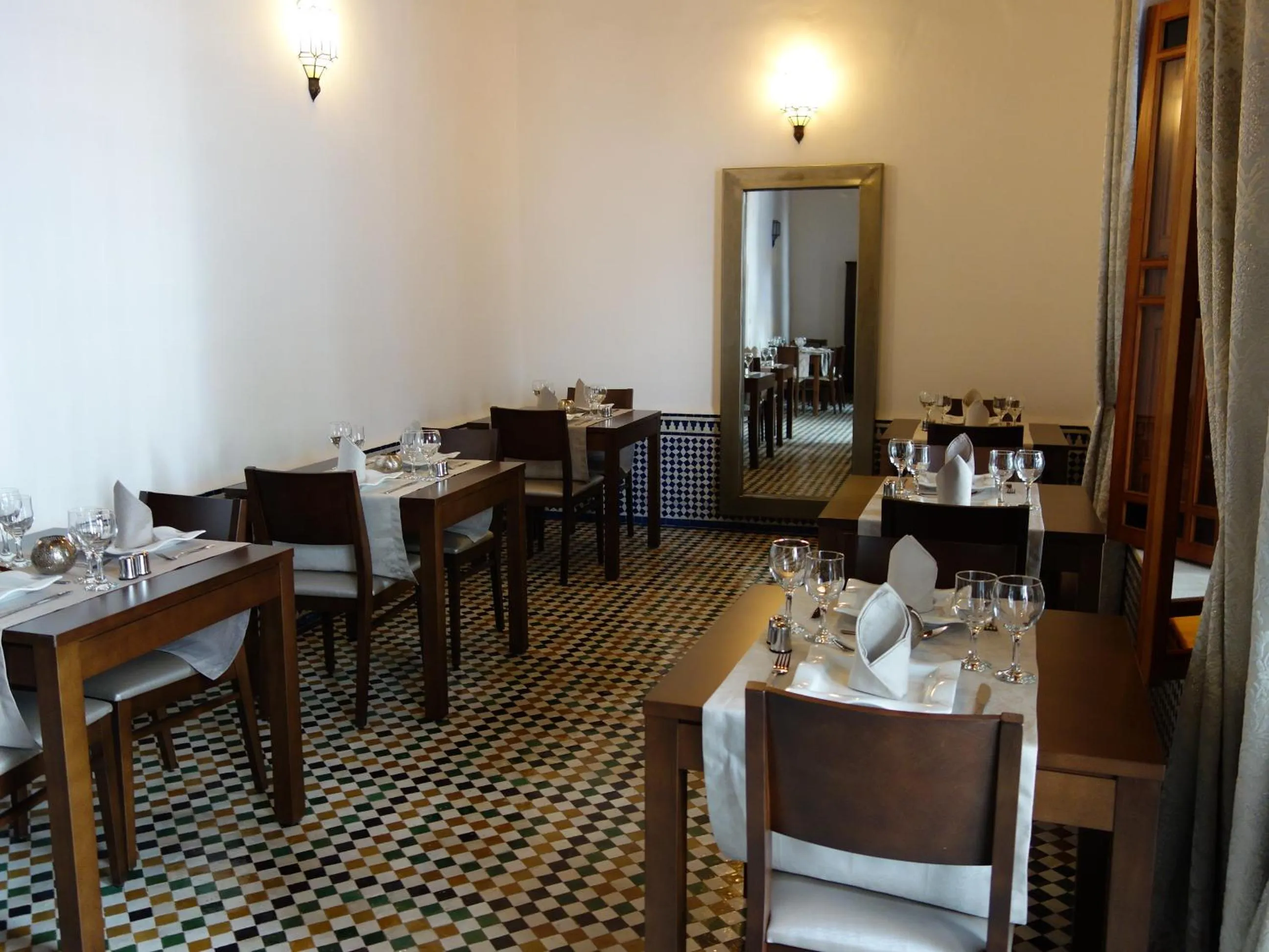 Restaurant/places to eat in Riad Sabah