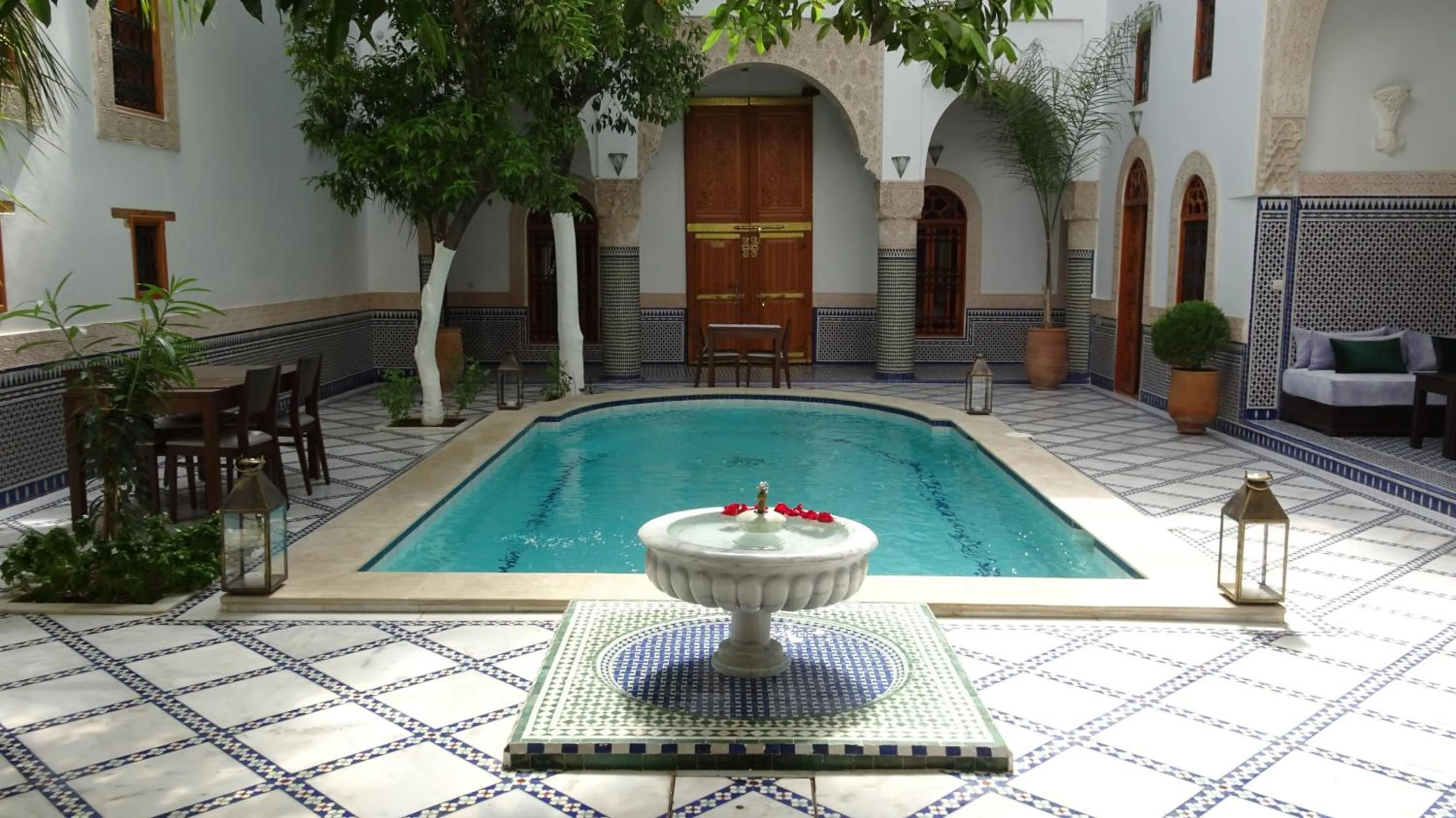 Swimming pool in Riad Sabah