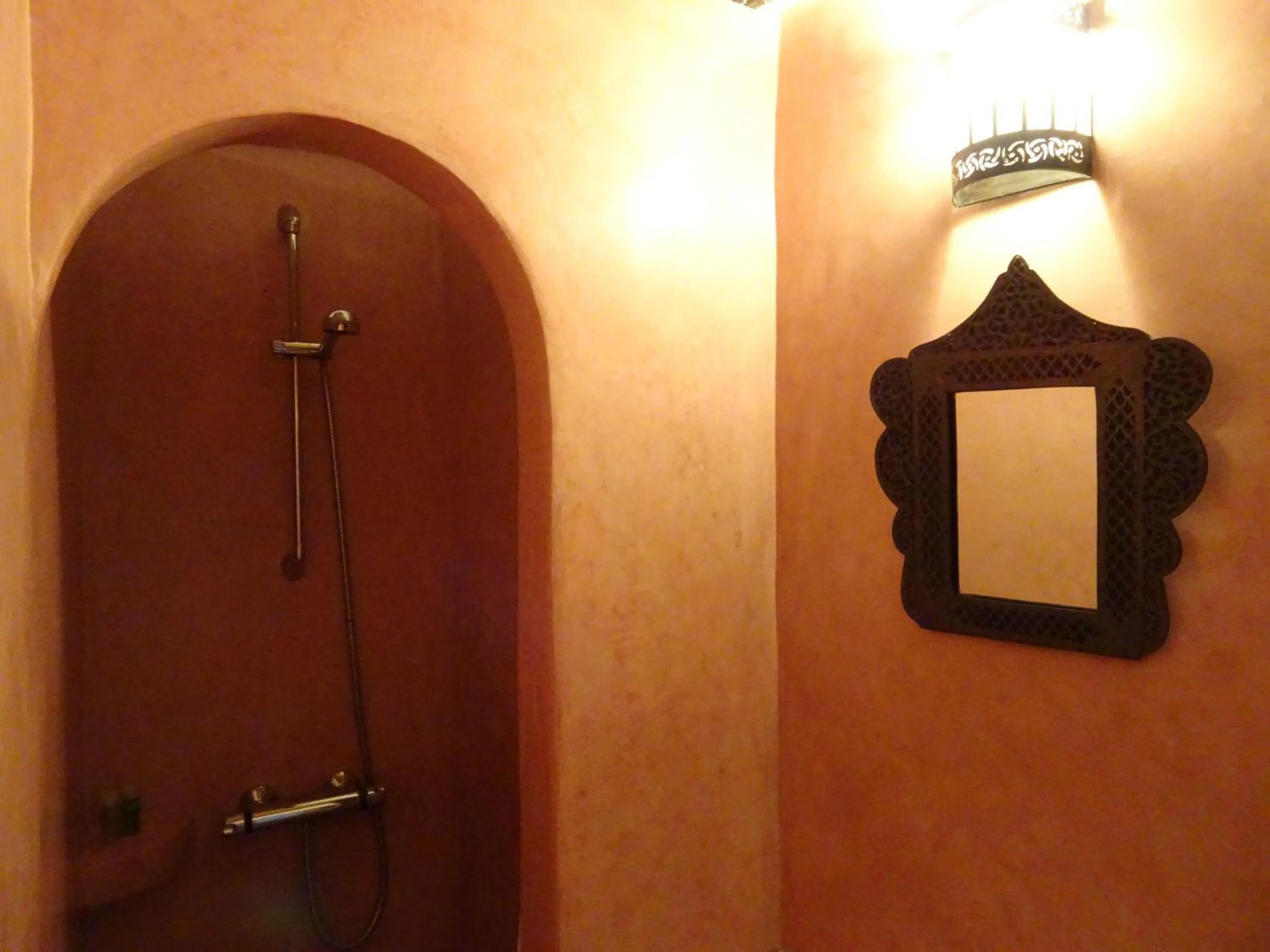 Shower in Riad Sabah