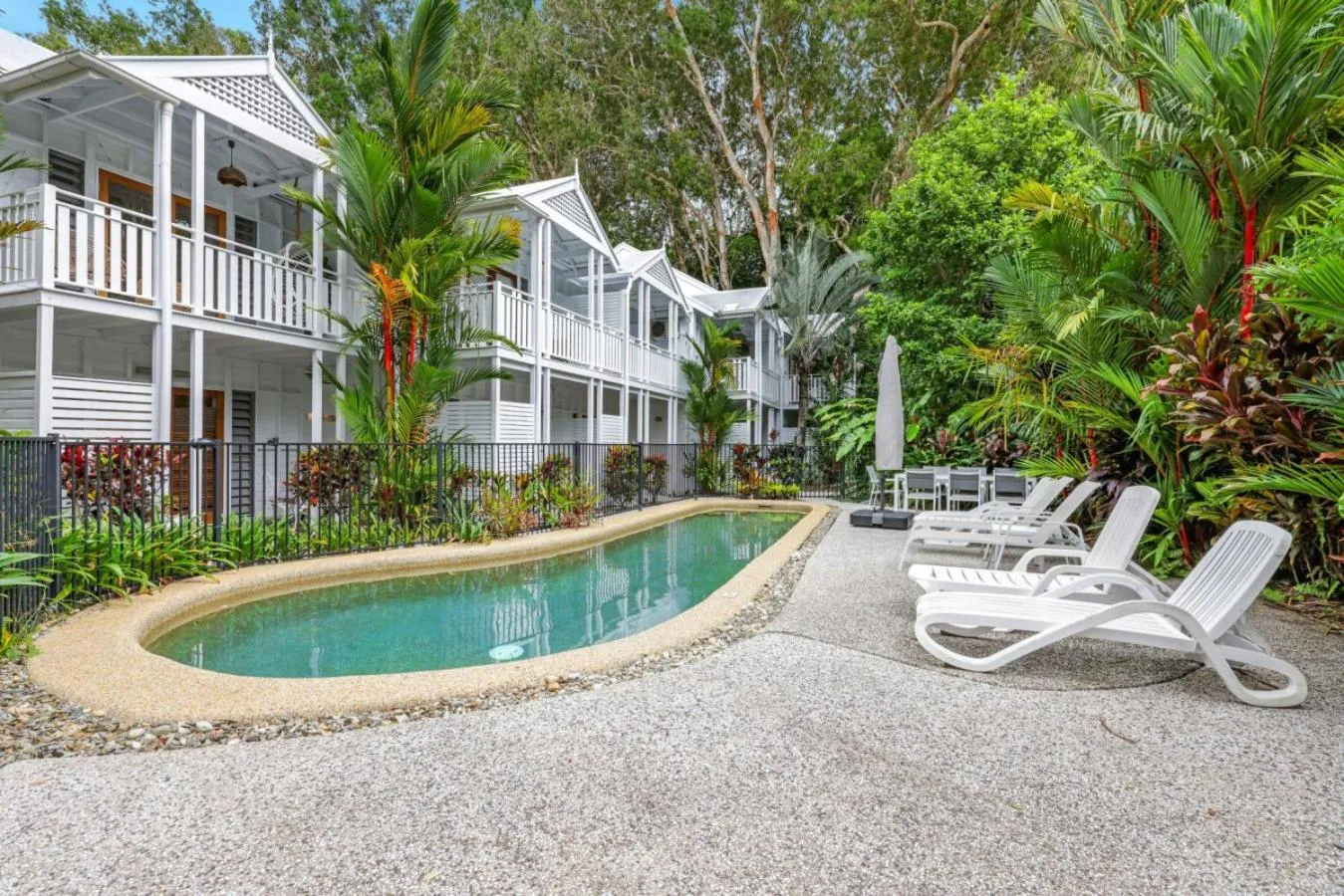 Property building in The Queenslander Family Townhouse Near Four Mile Beach
