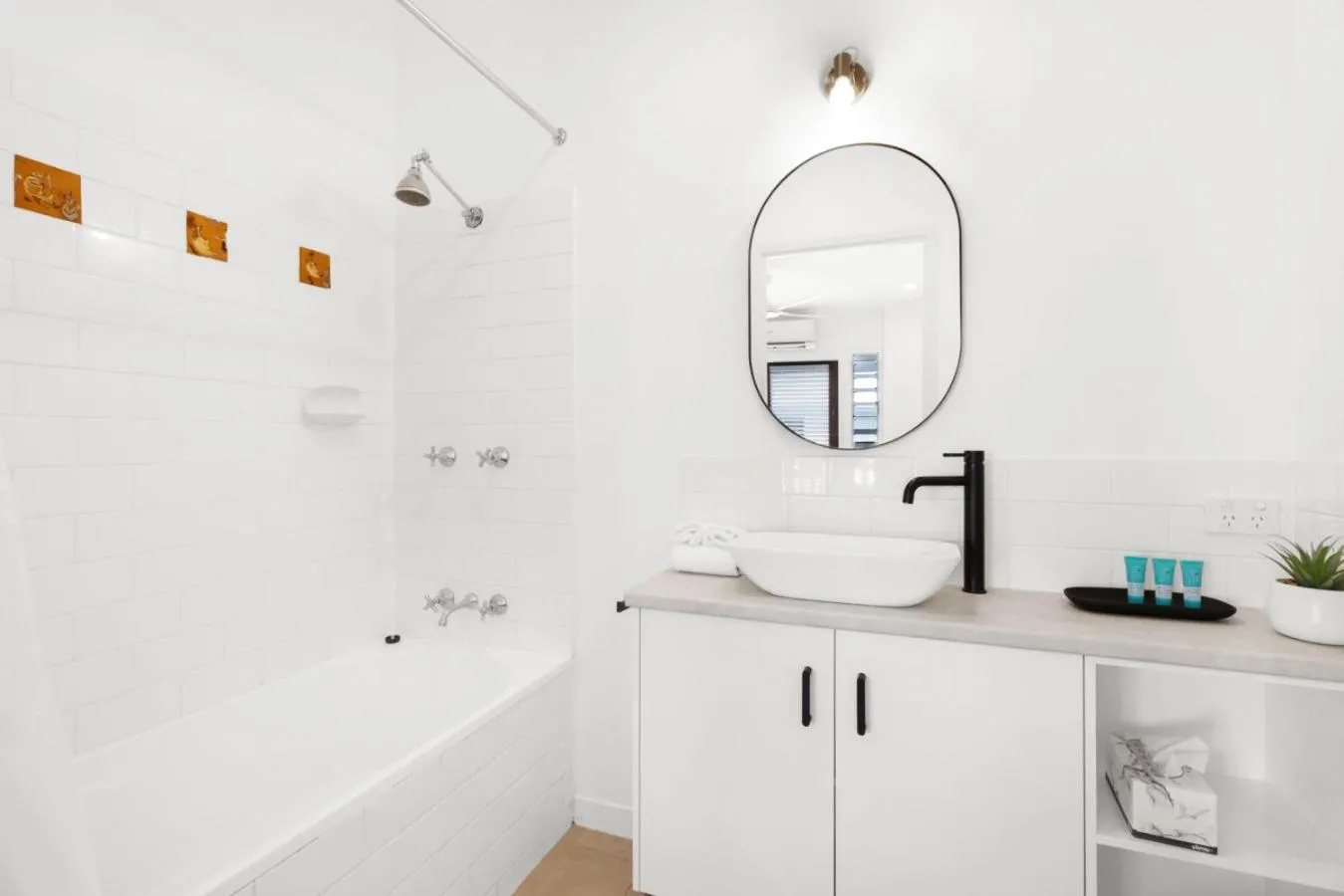 Shower in The Queenslander Family Townhouse Near Four Mile Beach