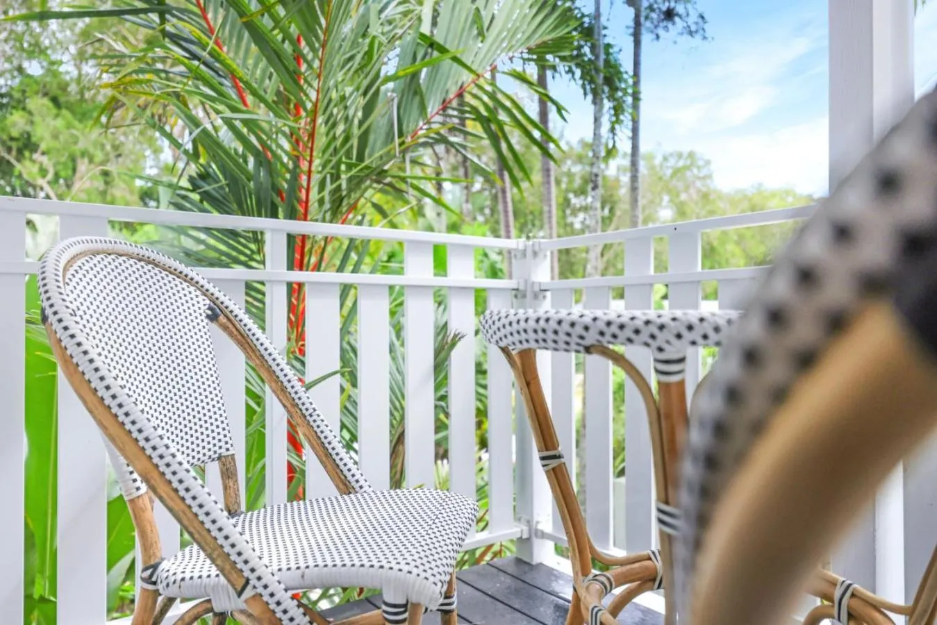 Balcony/Terrace in The Queenslander Family Townhouse Near Four Mile Beach