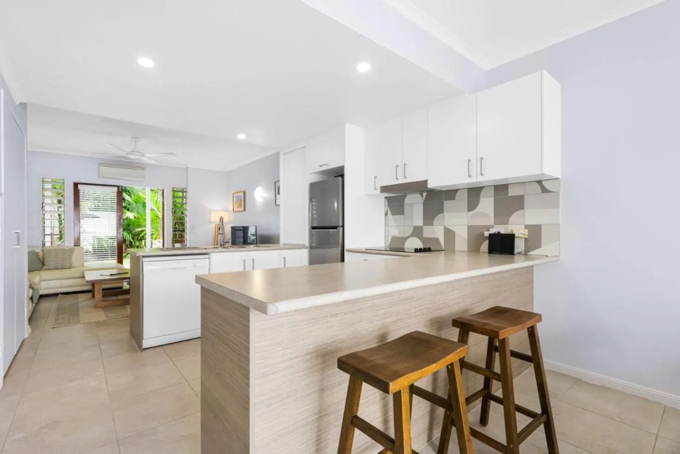 Kitchen or kitchenette in The Queenslander Family Townhouse Near Four Mile Beach