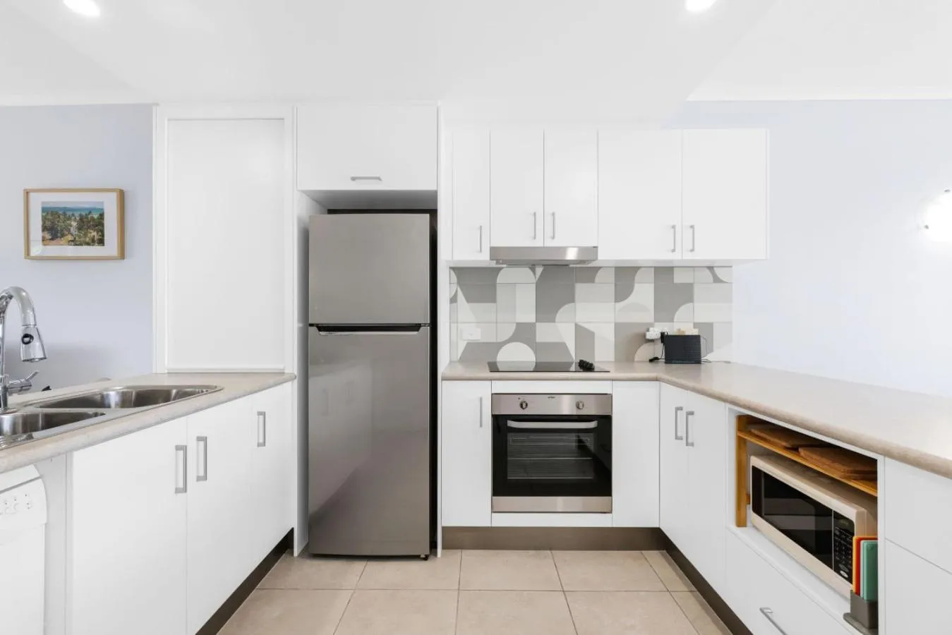 Kitchen or kitchenette in The Queenslander Family Townhouse Near Four Mile Beach