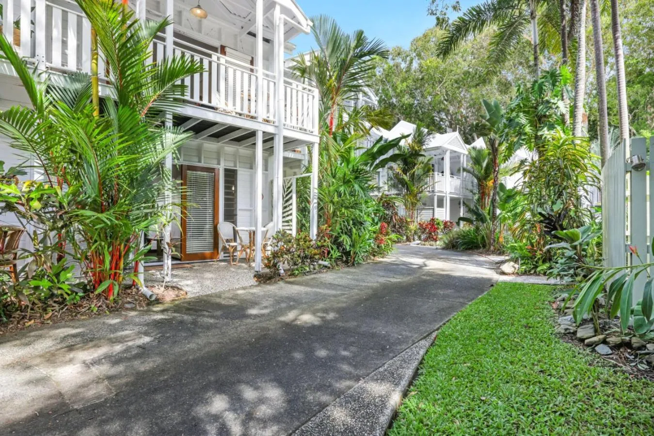 Property building in The Queenslander Family Townhouse Near Four Mile Beach
