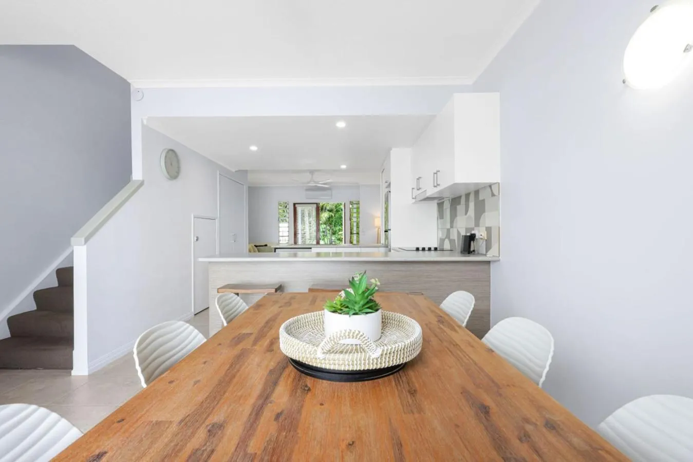 Kitchen or kitchenette in The Queenslander Family Townhouse Near Four Mile Beach