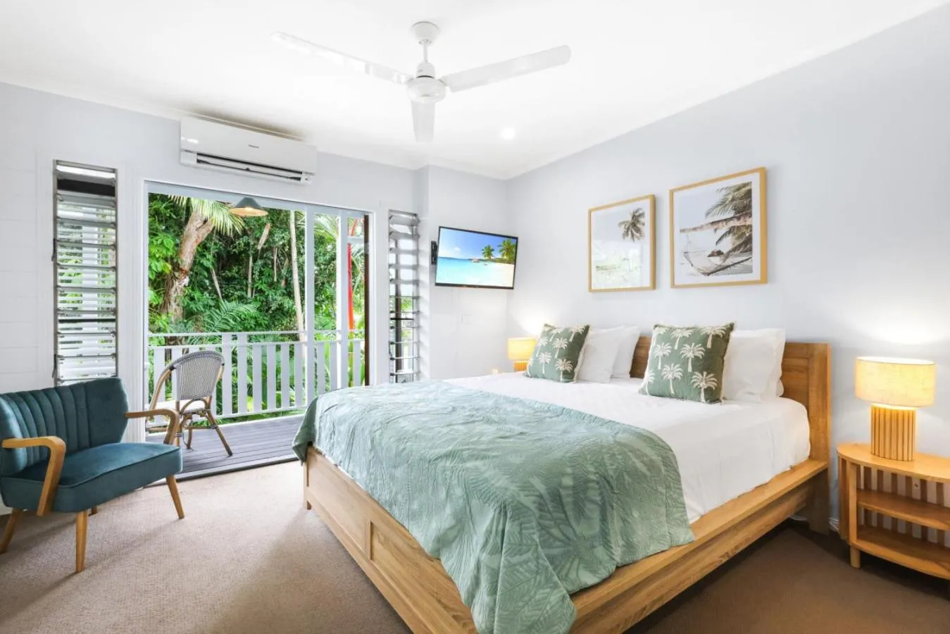 Bed in The Queenslander Family Townhouse Near Four Mile Beach