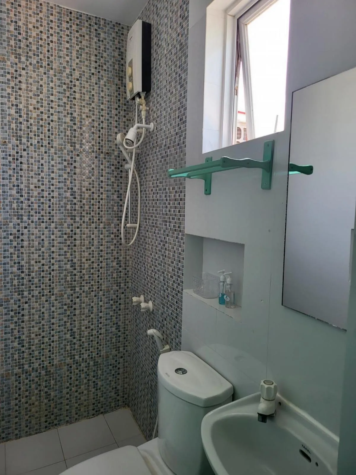 Shower in Ocean Pearl