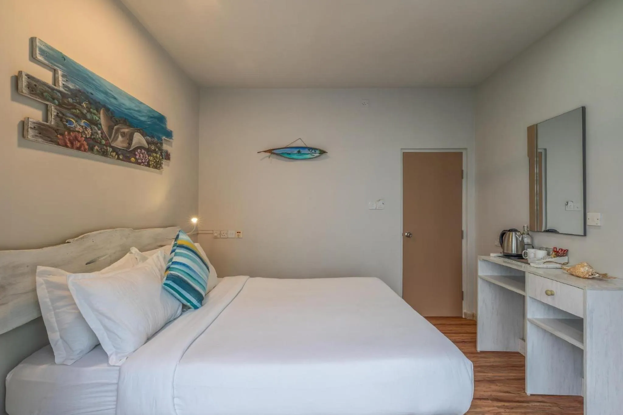 Bedroom, Bed in Ocean Pearl