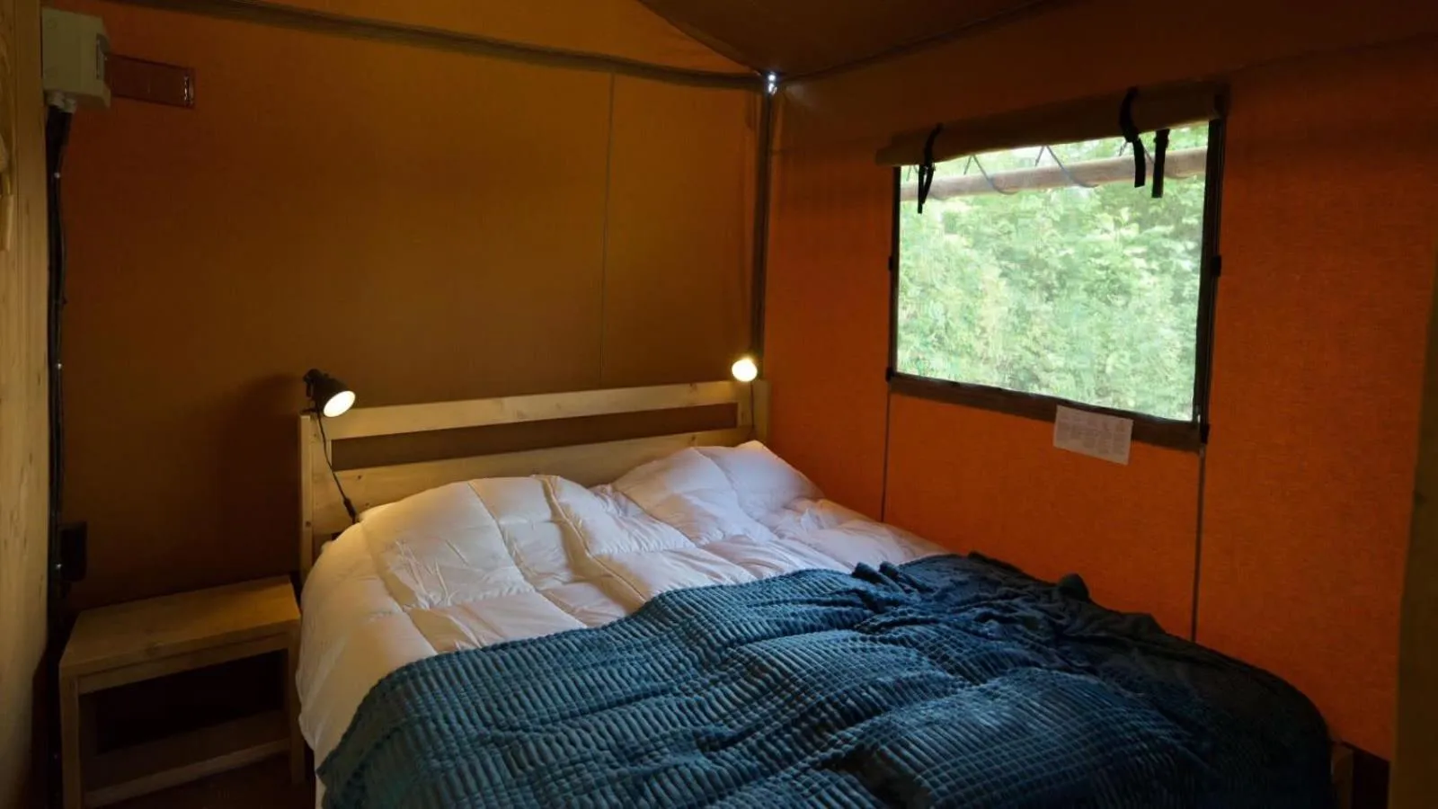 Bed in EuroParcs Molengroet