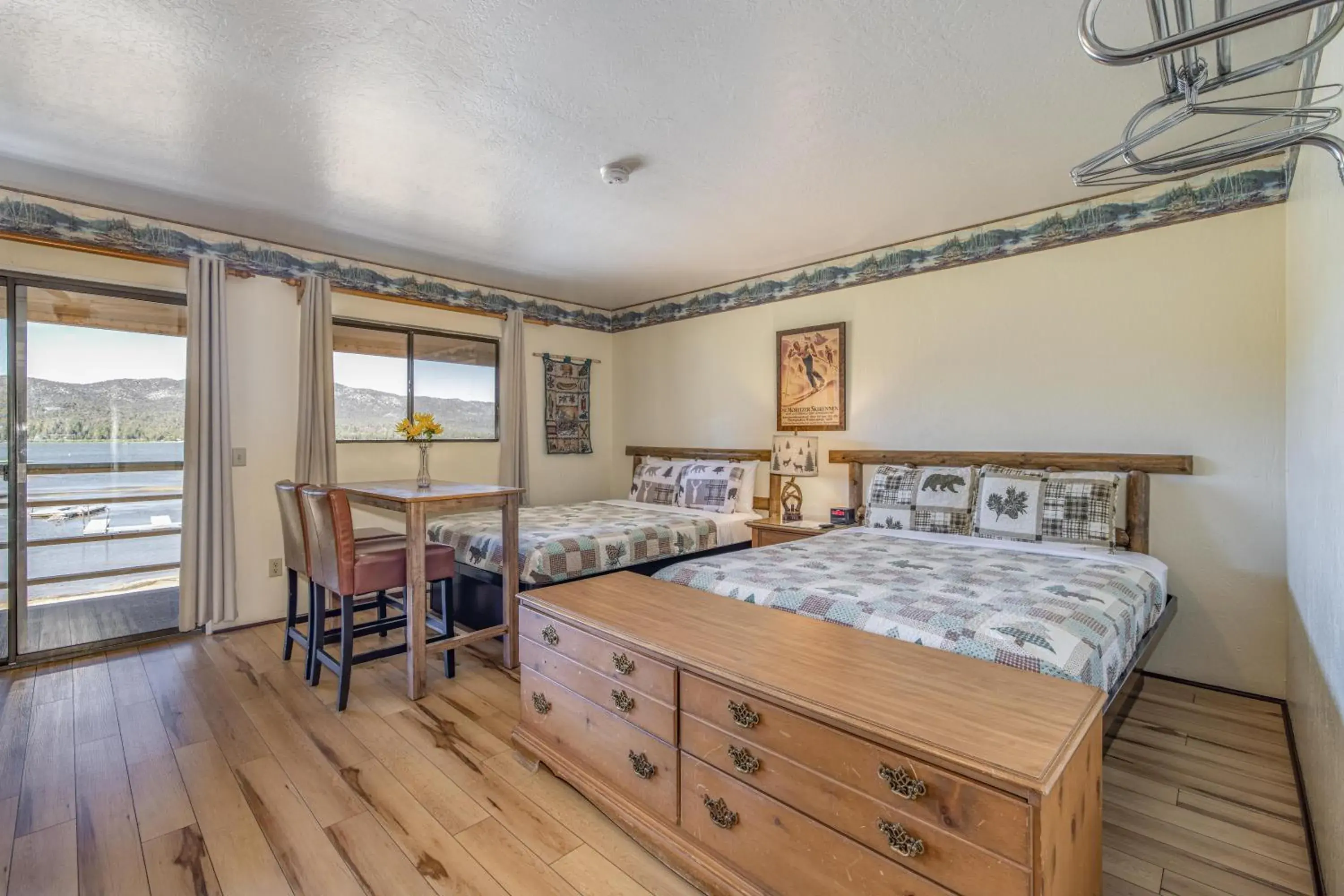 Double Room with Lake View in Big Bear Lakefront Lodge Double Room with Lake View in Big Bear Lakefront Lodge