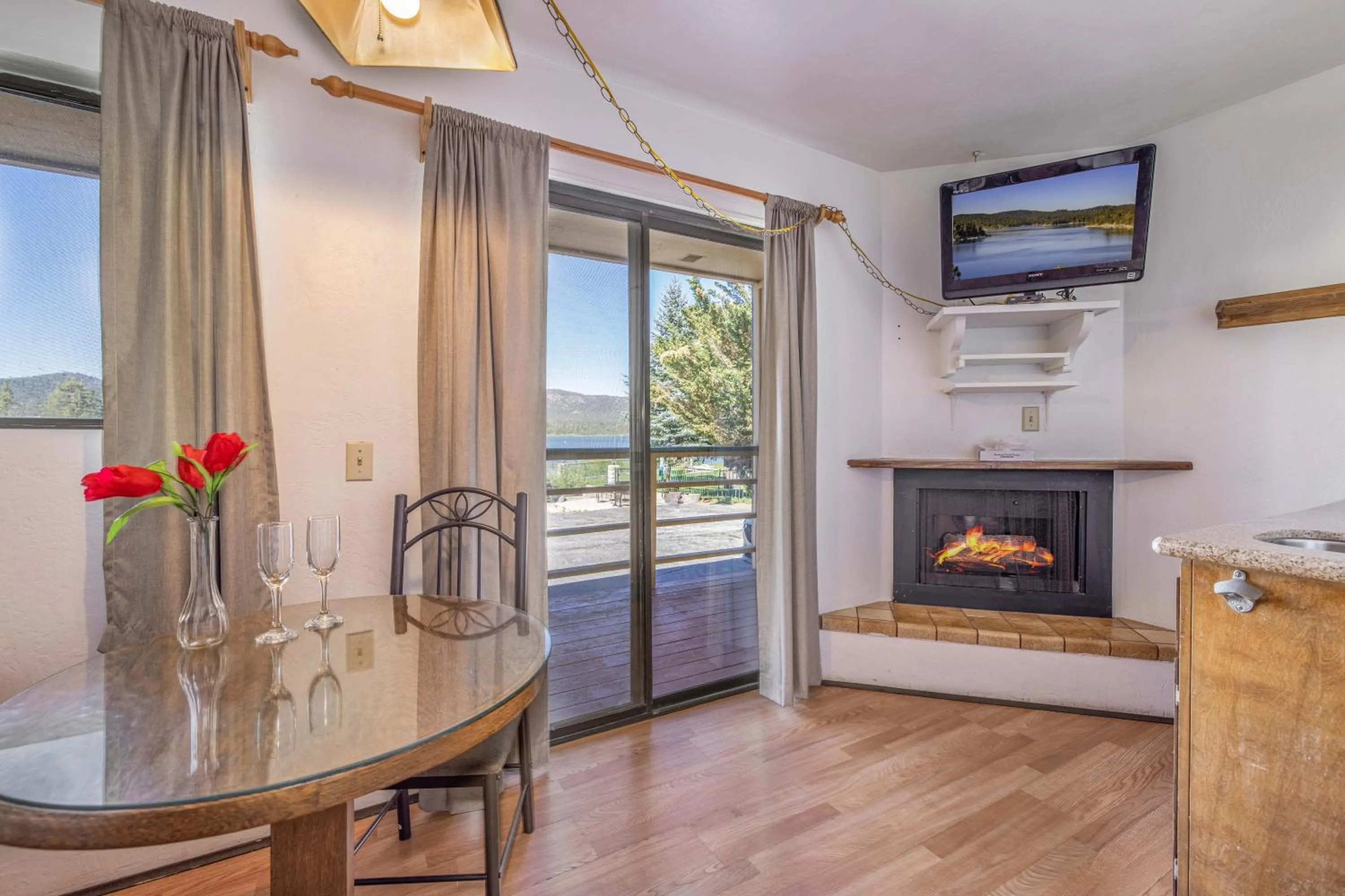 pet friendly in Big Bear Lakefront Lodge