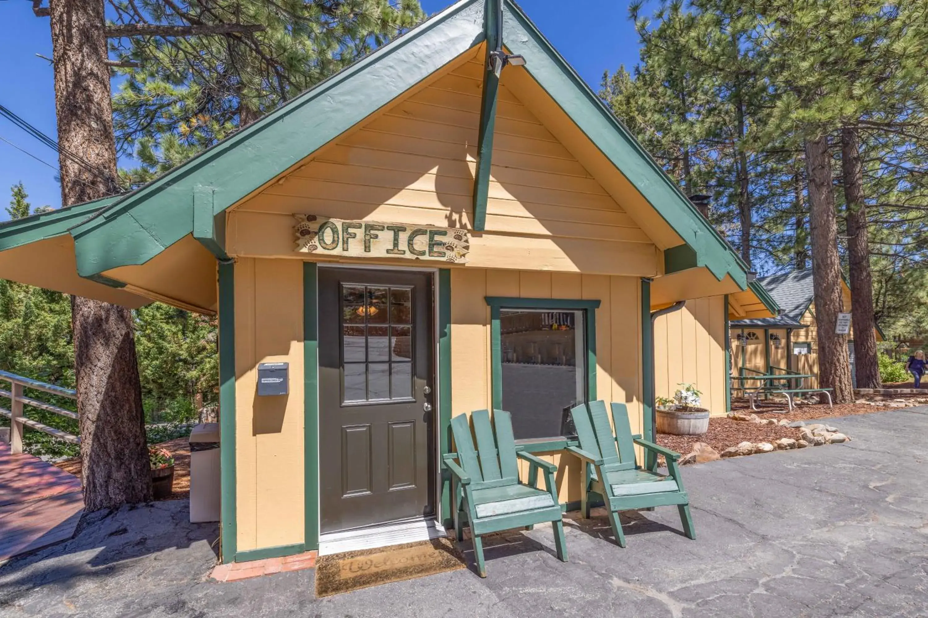 Property building in Big Bear Lakefront Lodge Property building in Big Bear Lakefront Lodge