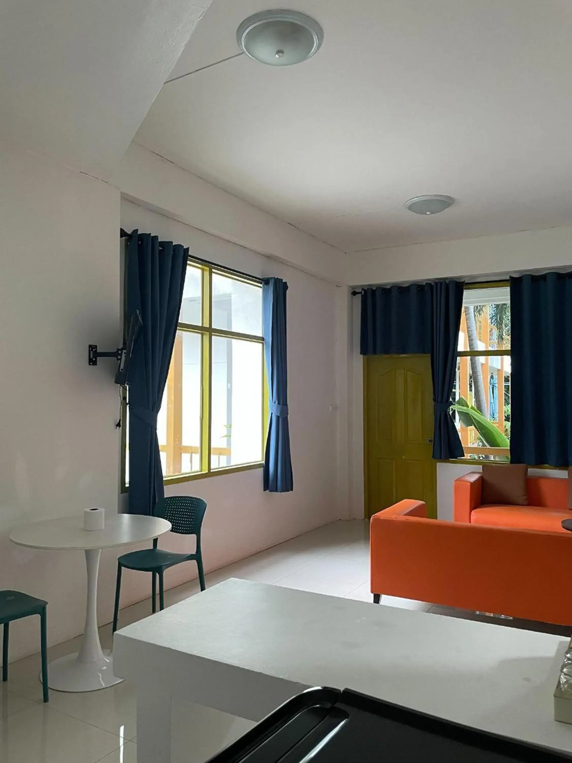 Photo of the whole room, Bed in Happy 2 Hotel Patunam Photo of the whole room, Bed in Happy 2 Hotel Patunam