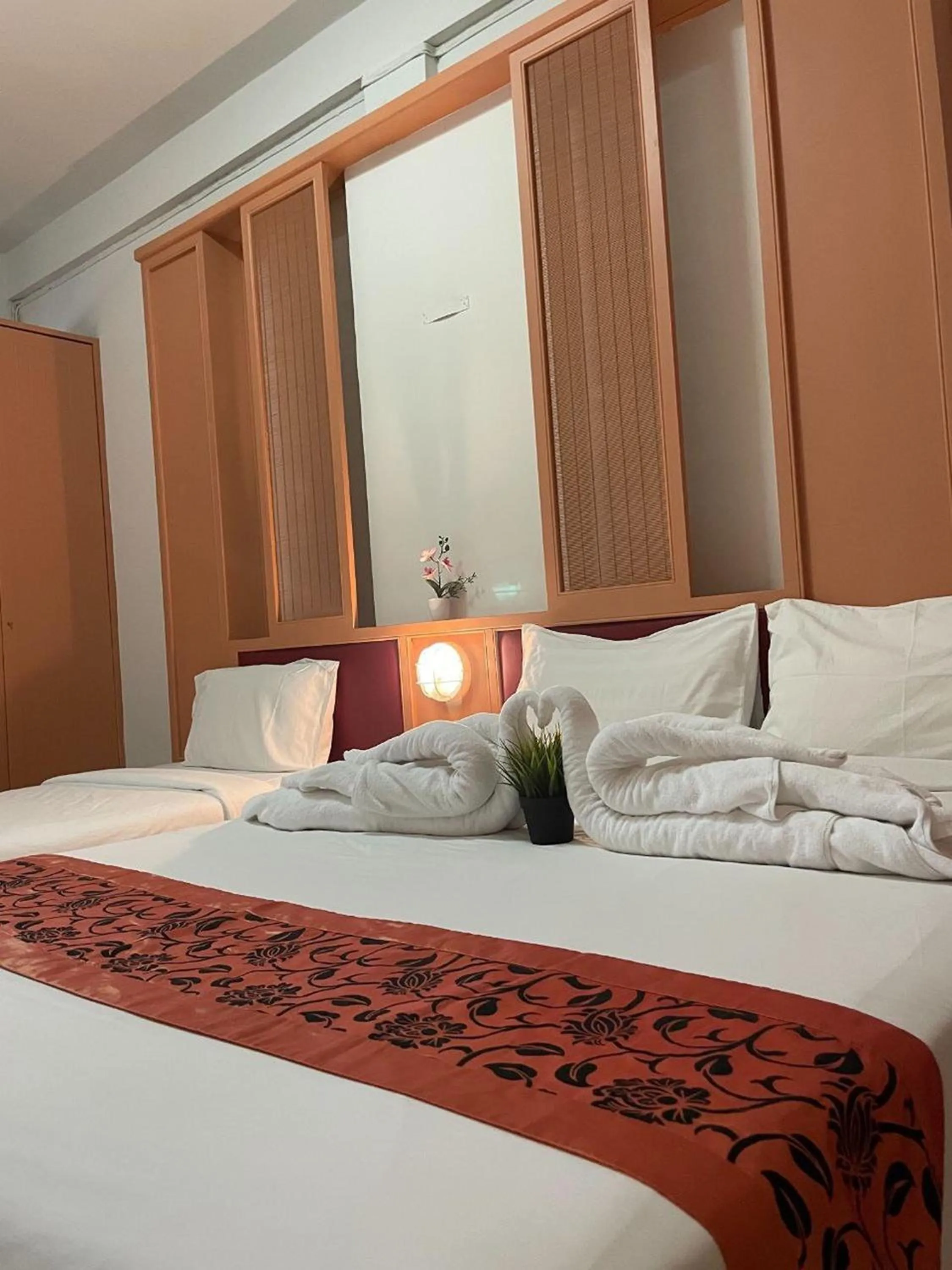 Bed in Happy 2 Hotel Patunam