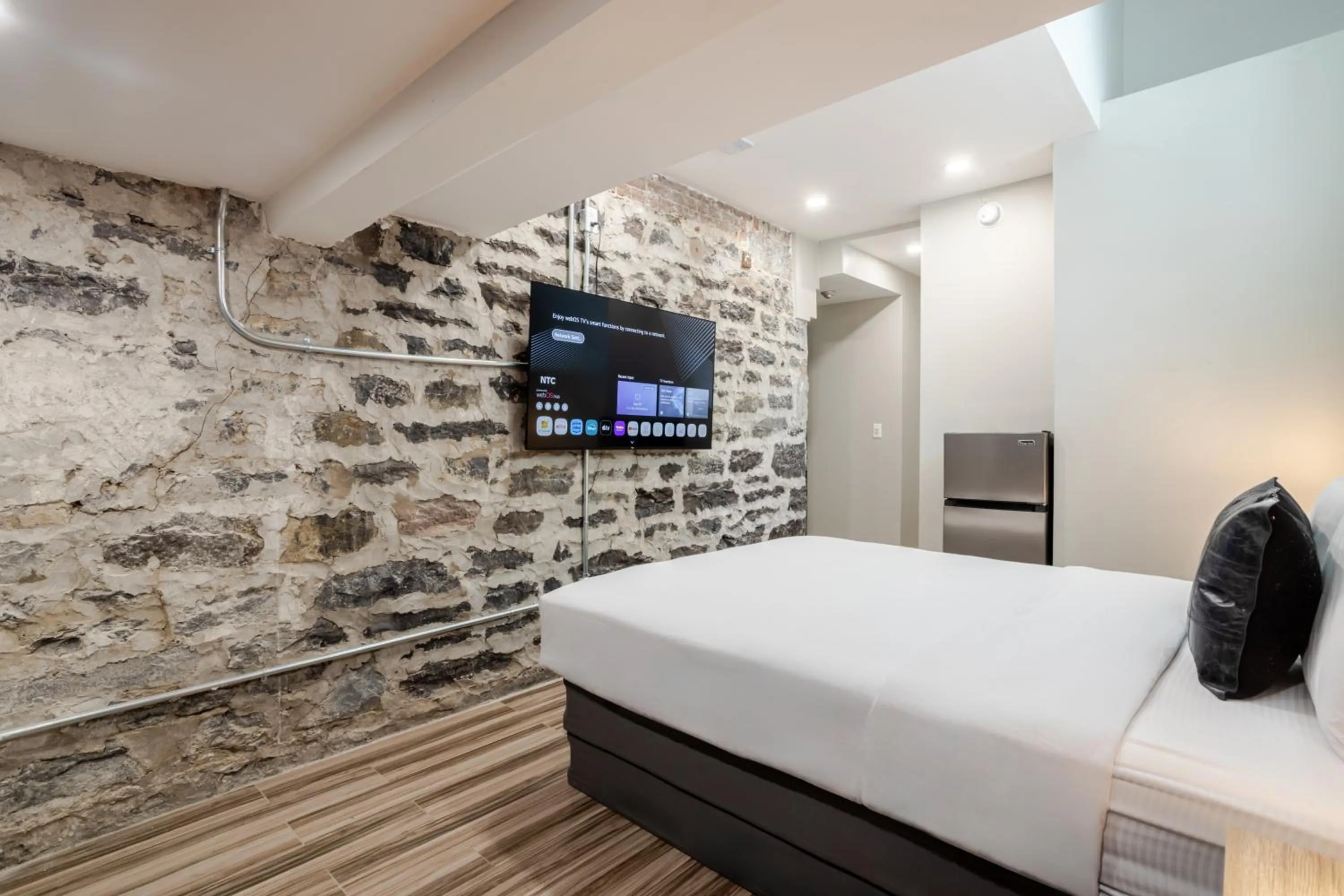 Bed in Olympia Hotel by Lodgo