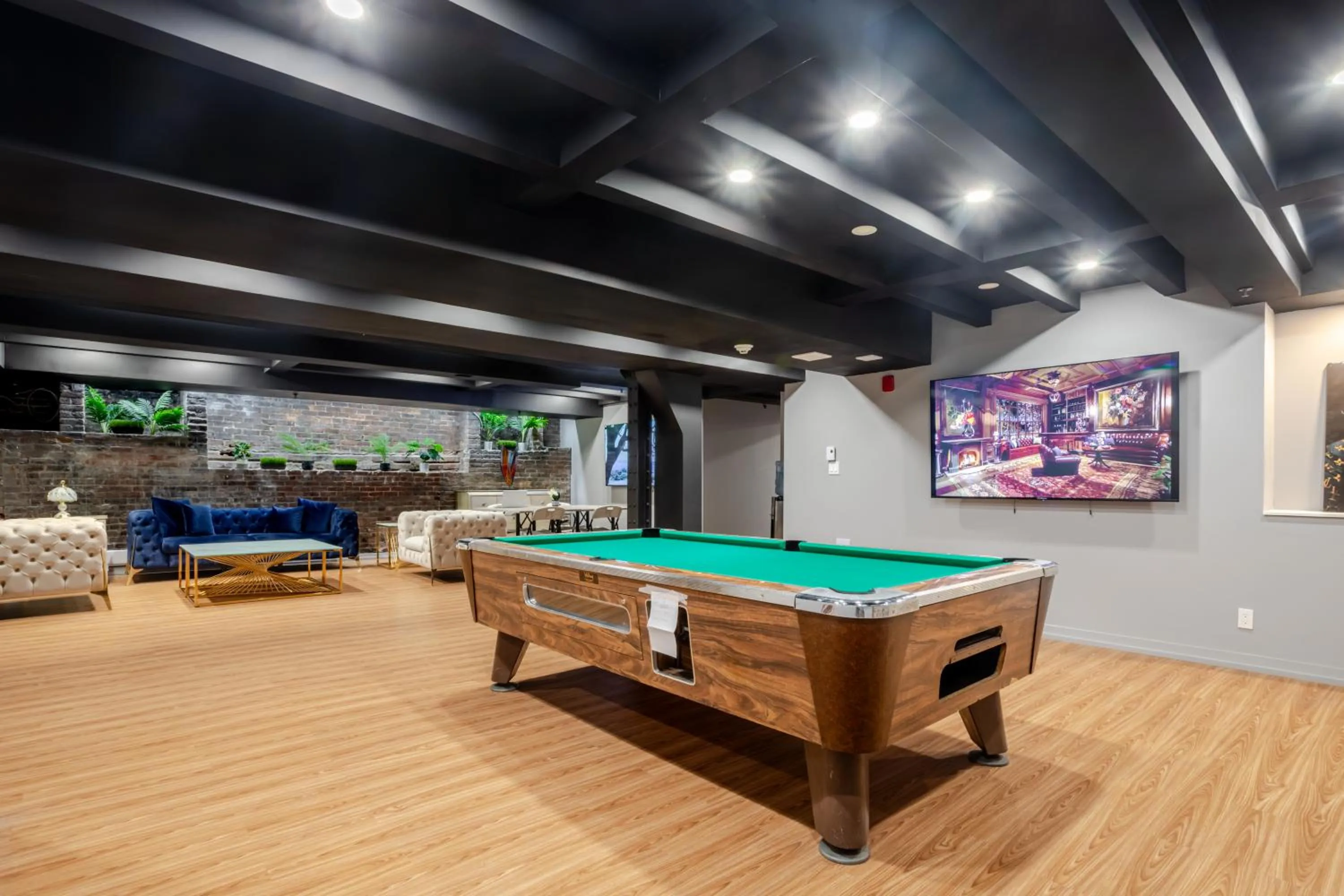 Billiard in Olympia Hotel by Lodgo