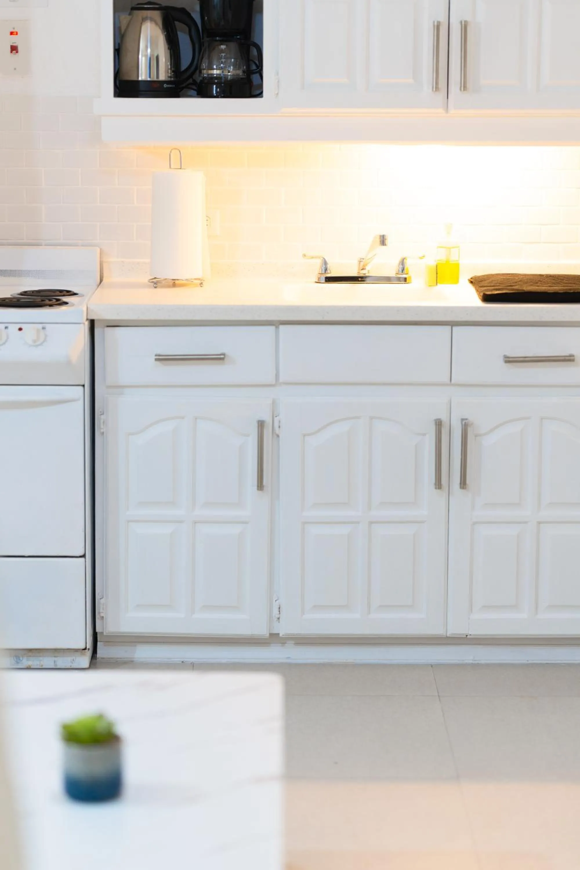 Kitchen or kitchenette in Sunset Lane Apartment Hotel