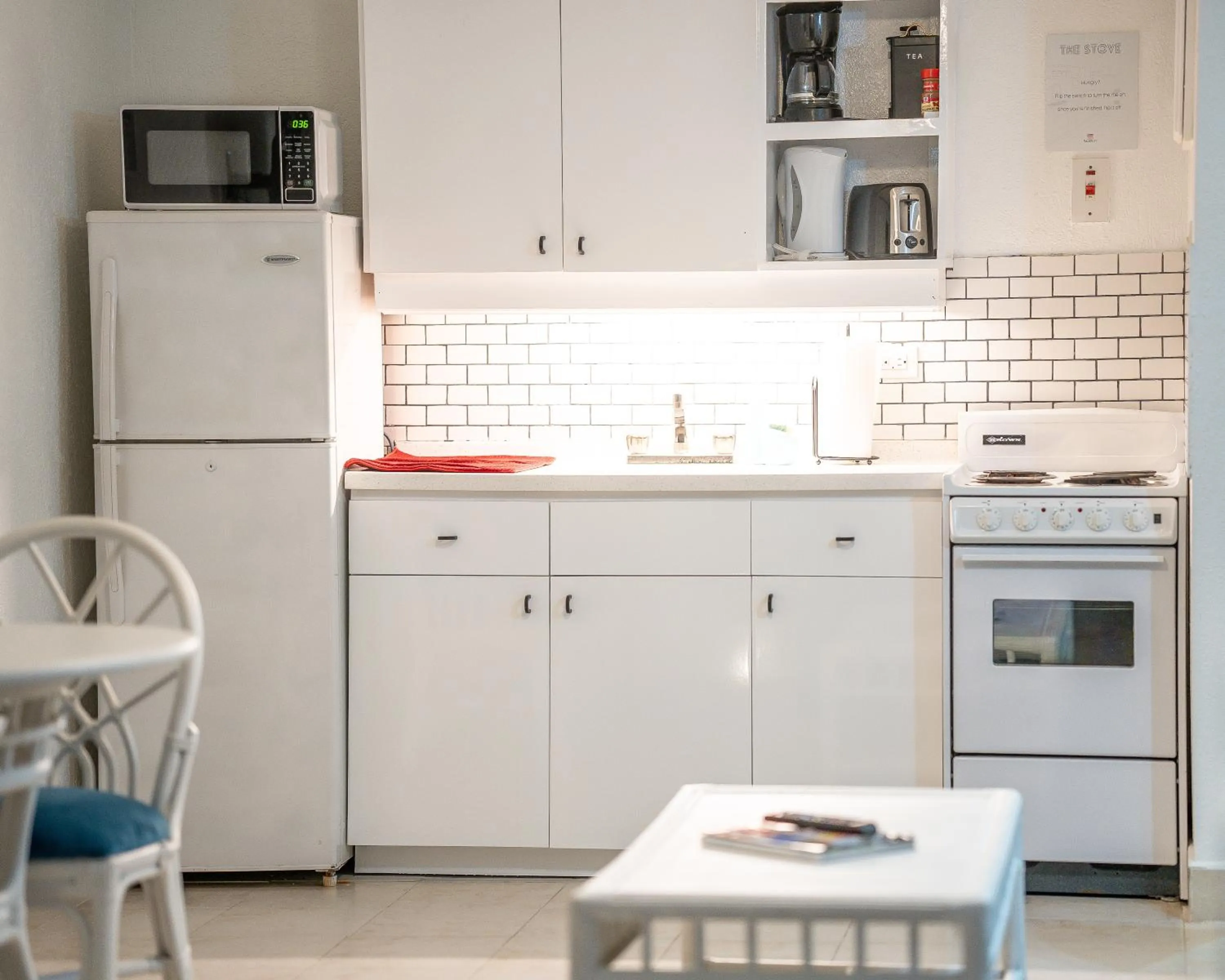 Kitchen or kitchenette in Sunset Lane Apartment Hotel
