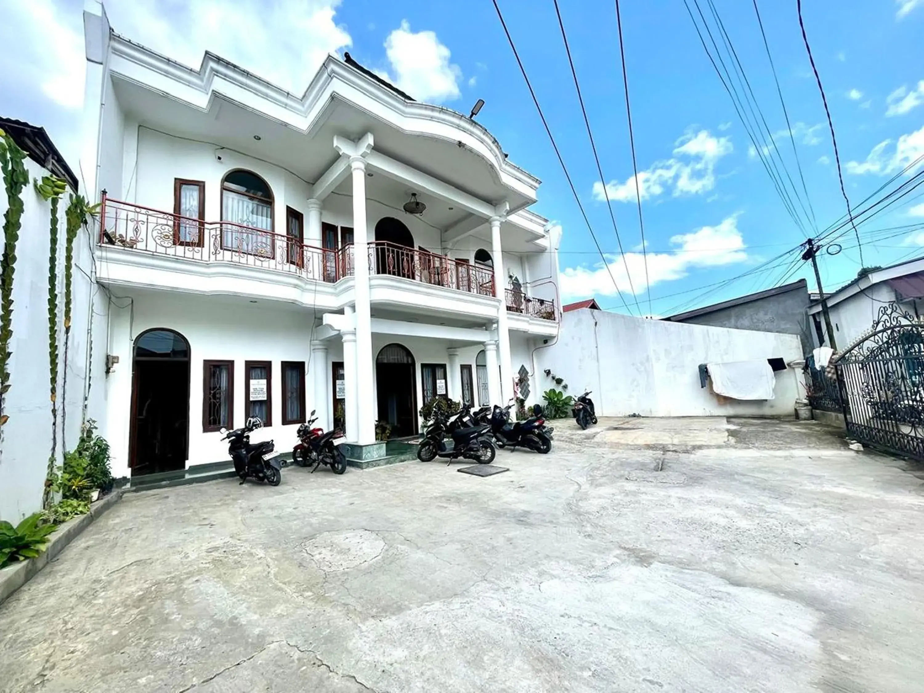 Property building in Yani Guesthouse Property building in Yani Guesthouse