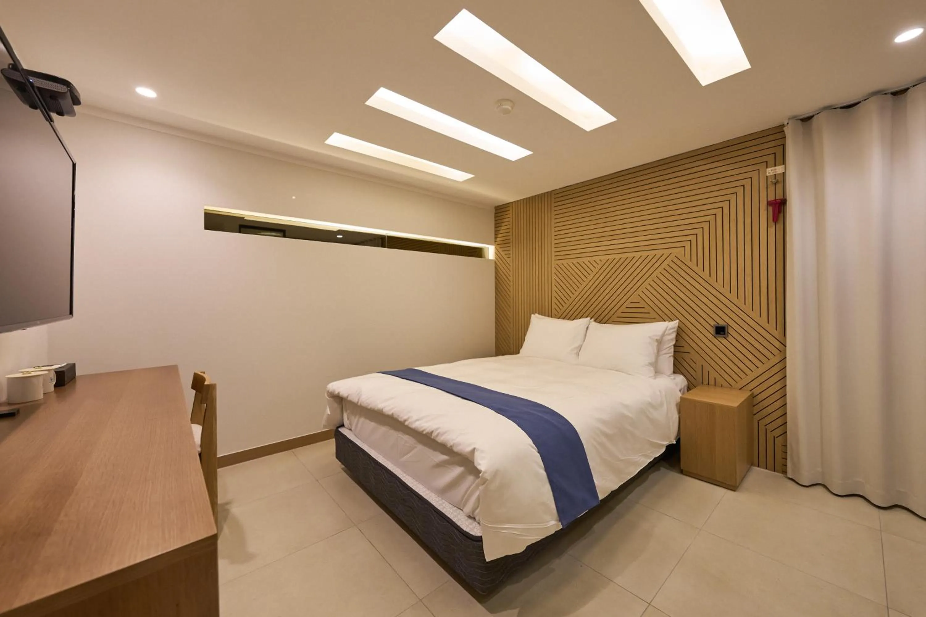 Photo of the whole room, Bed in Blueduck hotel