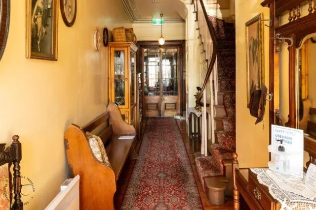 Facade/entrance in Victoria House