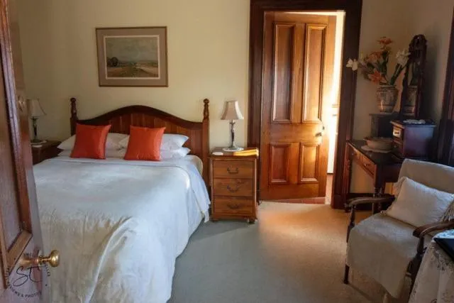 Guests, Bed in Victoria House