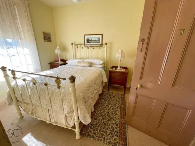 Street view, Bed in Victoria House