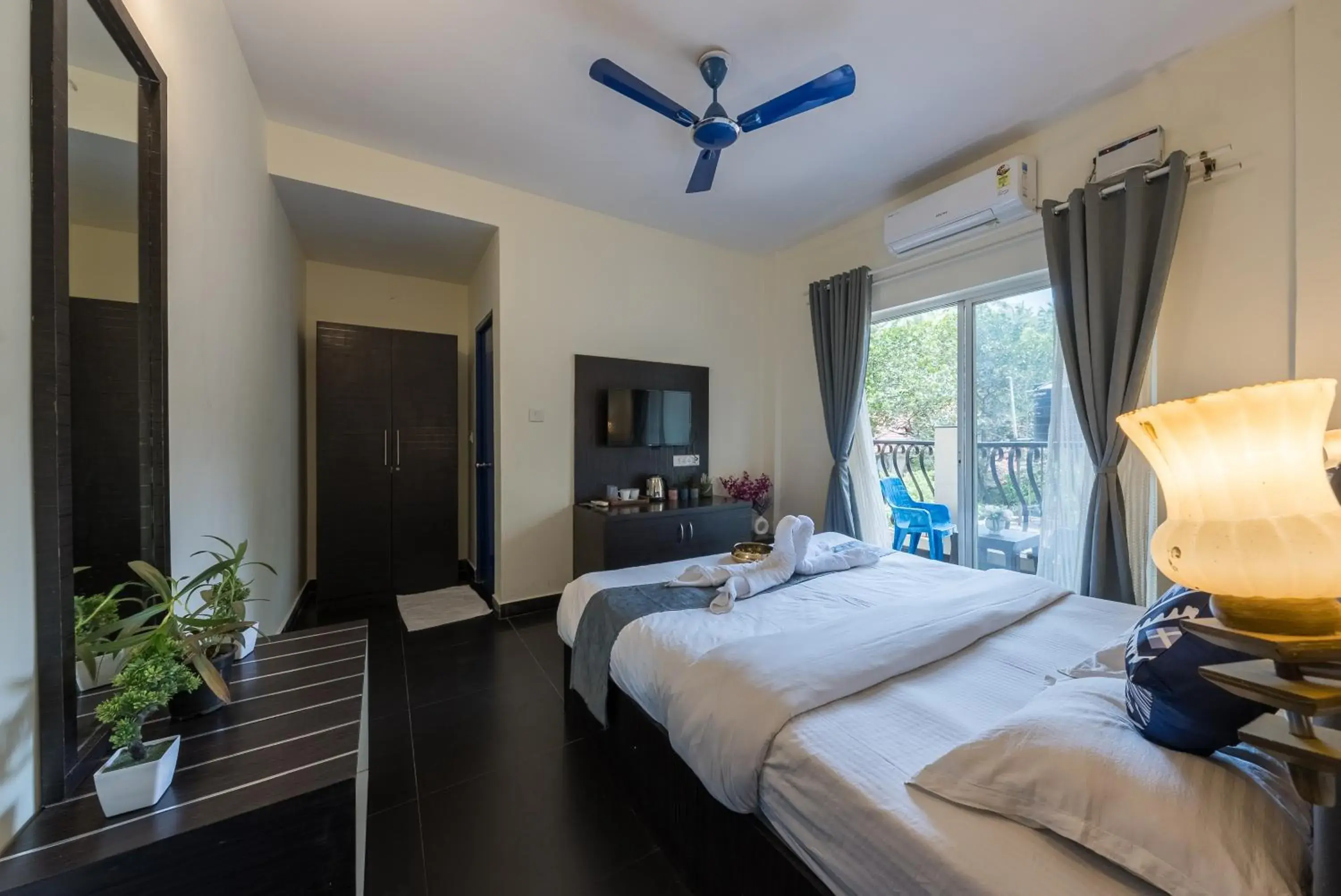 Double Room with Balcony in Helloworld Riverbank Inn Double Room with Balcony in Helloworld Riverbank Inn